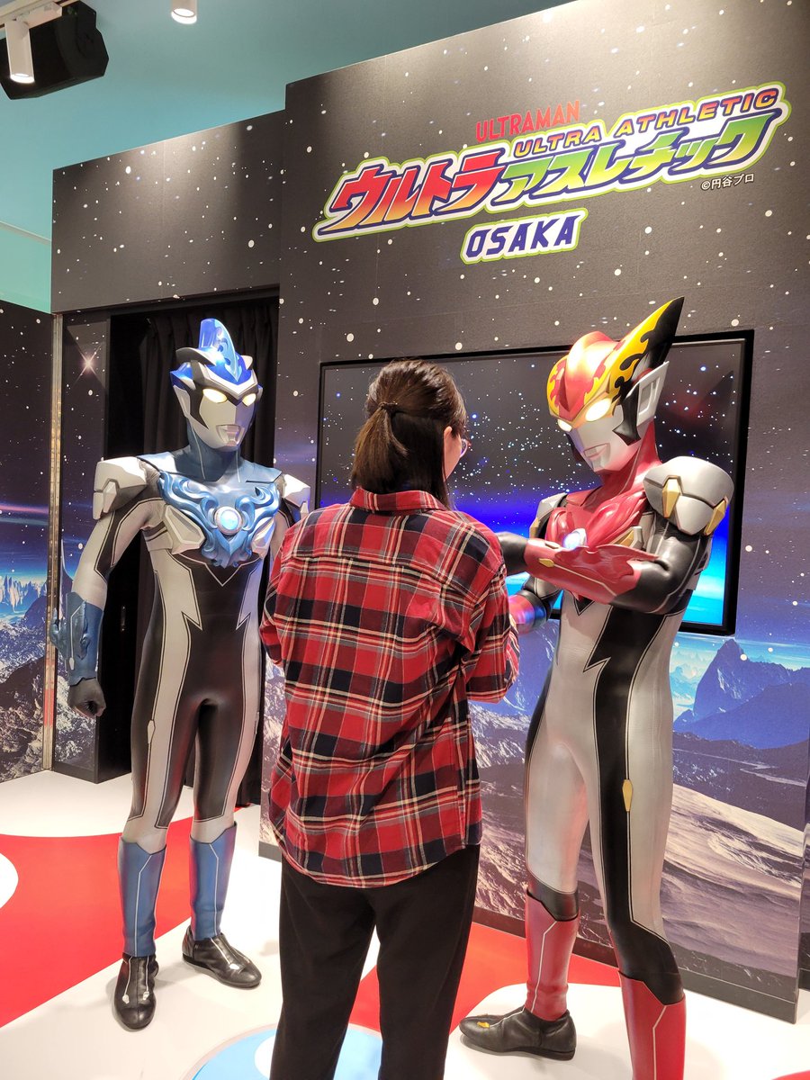 撮り終わったあとの握手もしっかりとしてきました！ 実は今日赤と青で