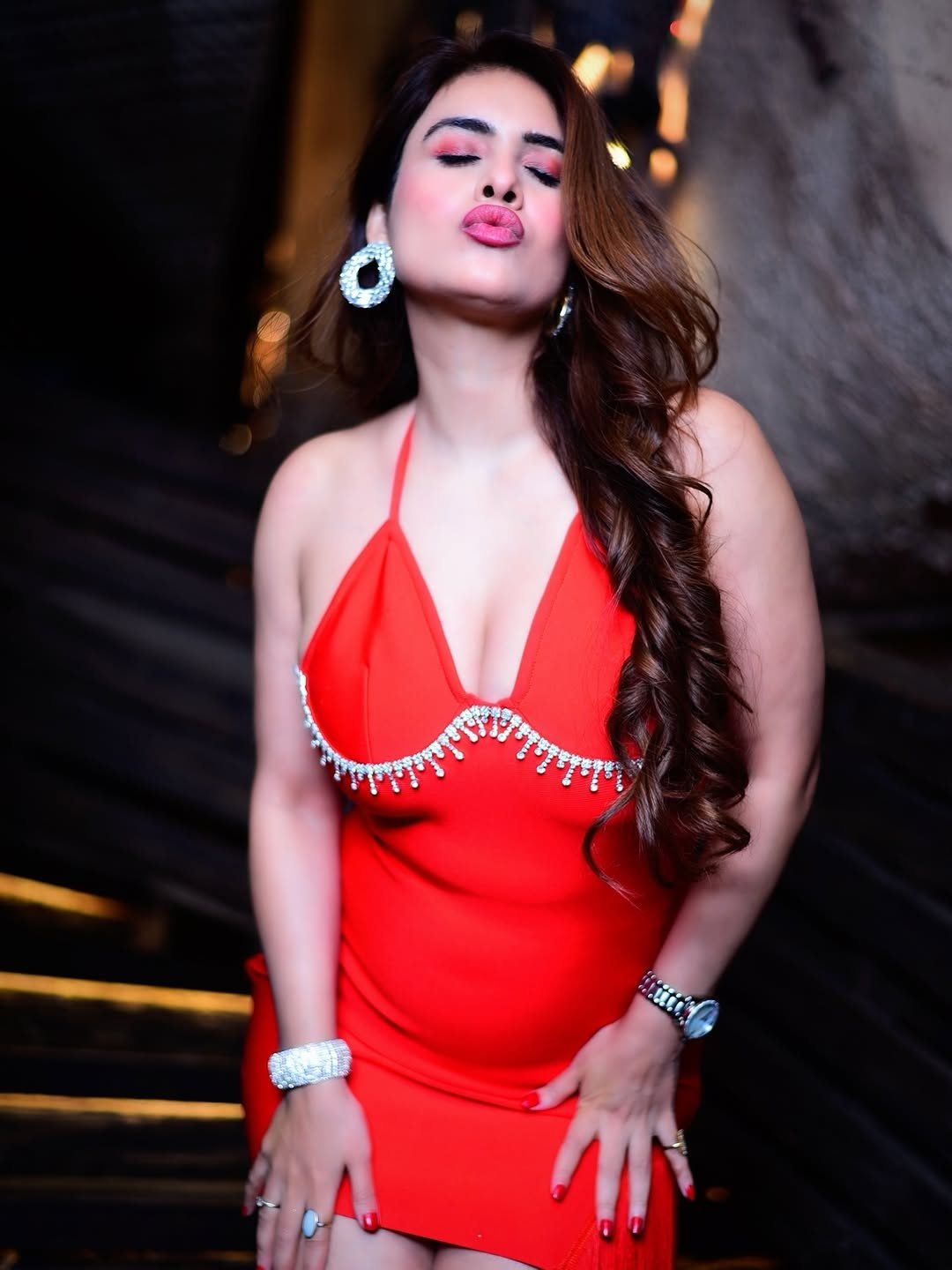 G8tAiXEbEAAJeVn?format=jpg&name=large