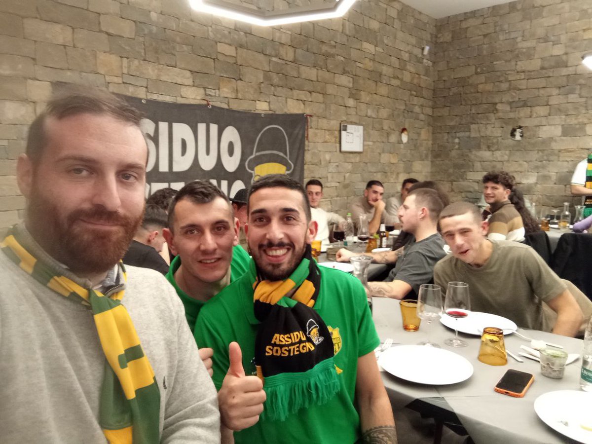 FCLumarzo2016's tweet photo. NATALE 2025
Che serata, amici!
Tutti i componenti della società, il Presidente, la rosa a 11, la rosa a 7, i tifosi, il gruppo Assiduo Sostegno e il gruppo Cinghiali della costa augurano a tutti buone feste! https://t.co/XG5MDQNzko