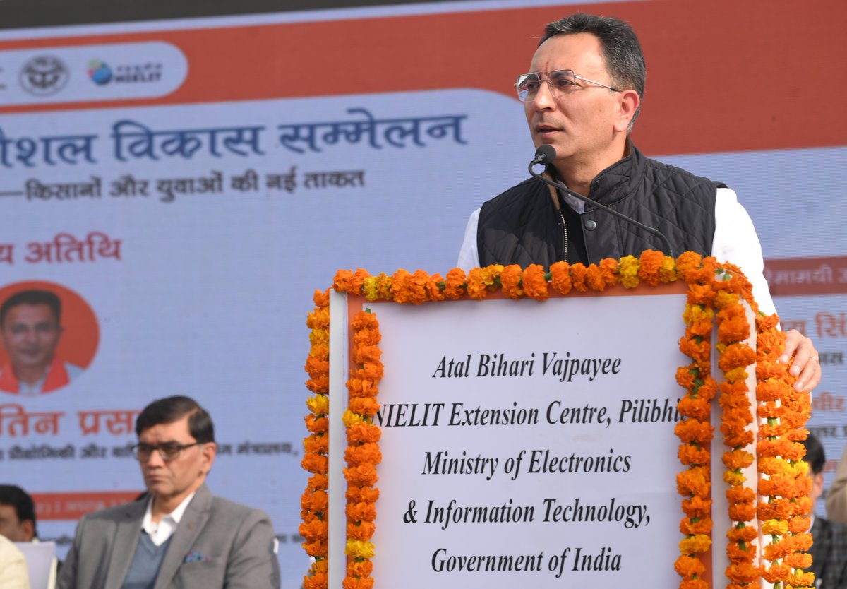 NIELITIndia's tweet photo. केंद्रीय राज्य मंत्री @JitinPrasada जी आज अटल बिहारी वाजपेयी नाइलिट विस्तार केंद्र, पीलीभीत में आयोजित प्रौद्योगिकी एवं कौशल विकास सम्मेलन में मुख्य अतिथि के रूप में शामिल हुए। इस सम्मेलन में श्री जितिन प्रसाद जी ने उत्कृष्ट ड्रोन स्टार्टअप्स को सम्मानित किया। 
#NIELIT #Skilling https://t.co/tCLozi7nx6