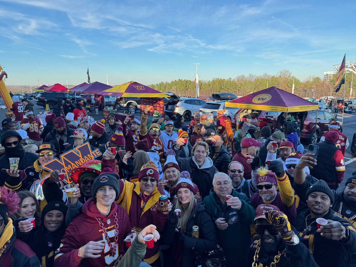 Command Corner Tailgate #CCT tweet media