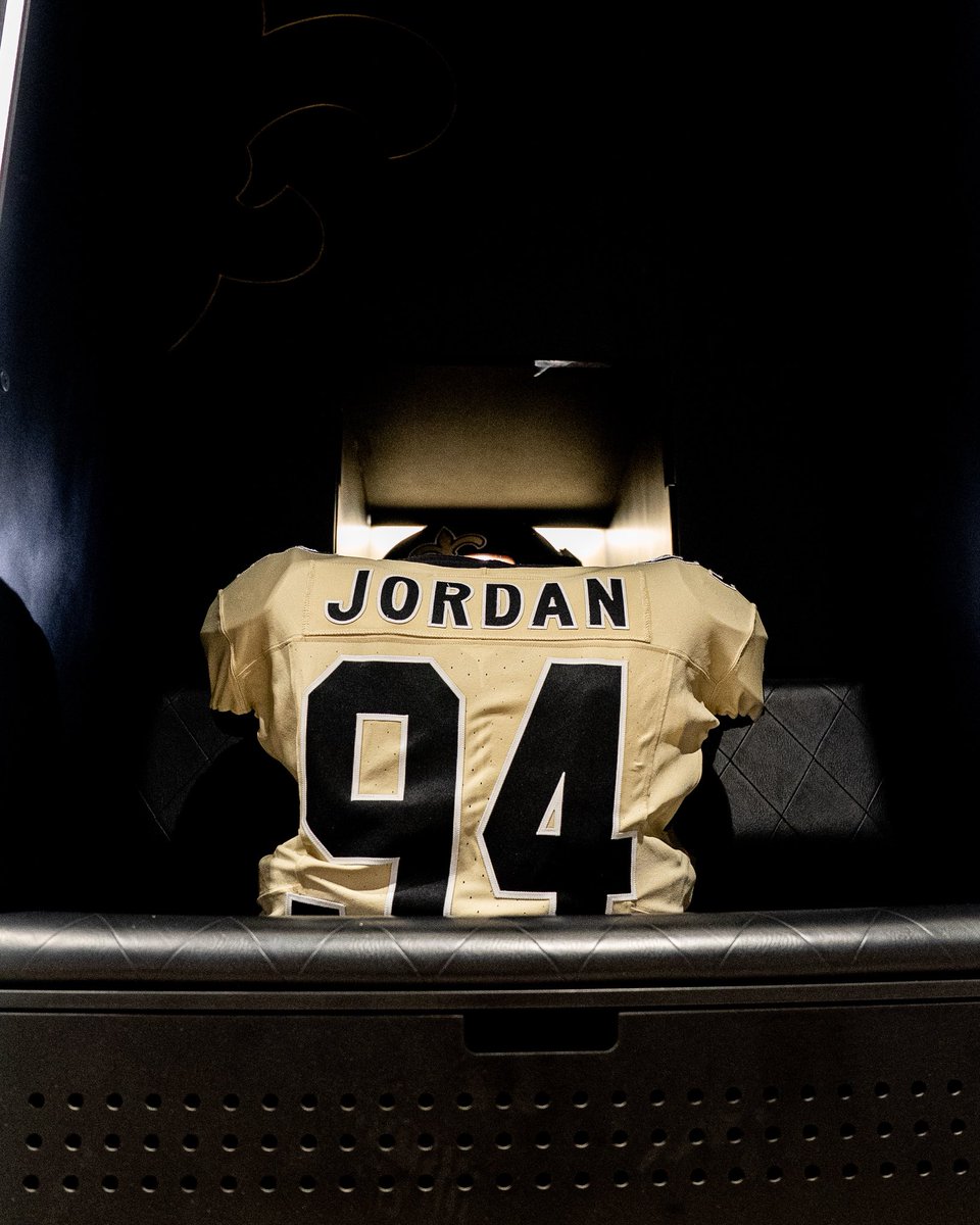 Saints's tweet photo. gold for the last home game

#Saints | @CaesarsSports https://t.co/6Y6hg8604G
