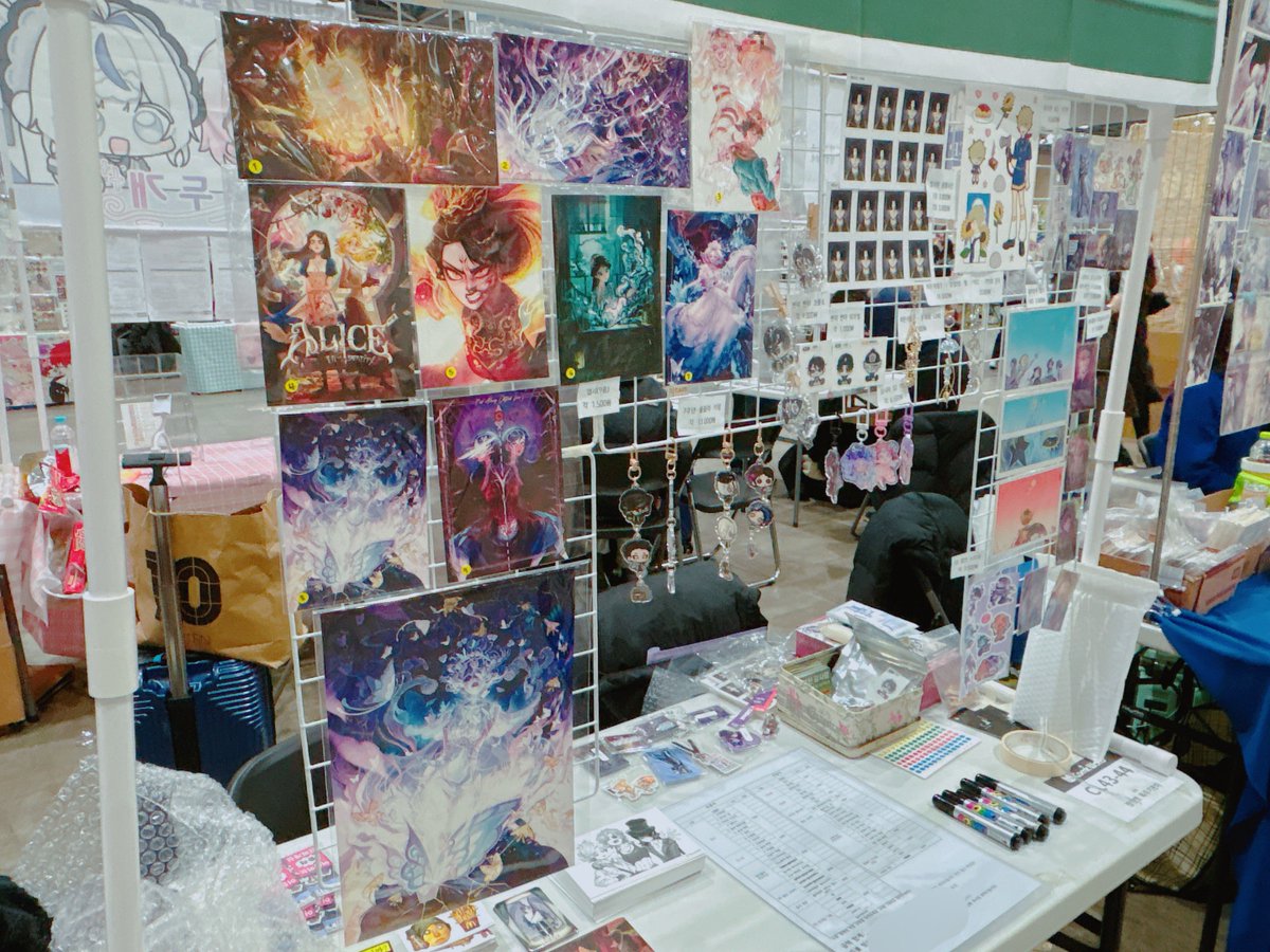 이번 12코 지인분들이랑 합동 부스 양일 다녀왔어욧
햄들지만 너무 재밌었습니다 굿~