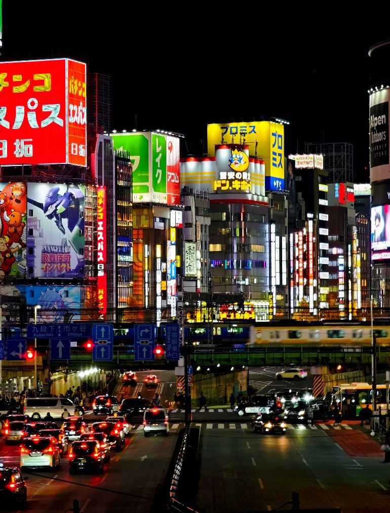 JaponEamigos's tweet photo. Donde el futuro se siente presente. ⚡️ Shinjuku nunca duerme y sus luces te cuentan mil historias a la vez. No importa cuántas veces veas este paisaje, la energía de Tokio siempre te vuela la cabeza. 🤯🌆
#Shinjuku #NeonTokyo #JapanVibes #CityLife #EnergiaPura https://t.co/VDebRldjKx
