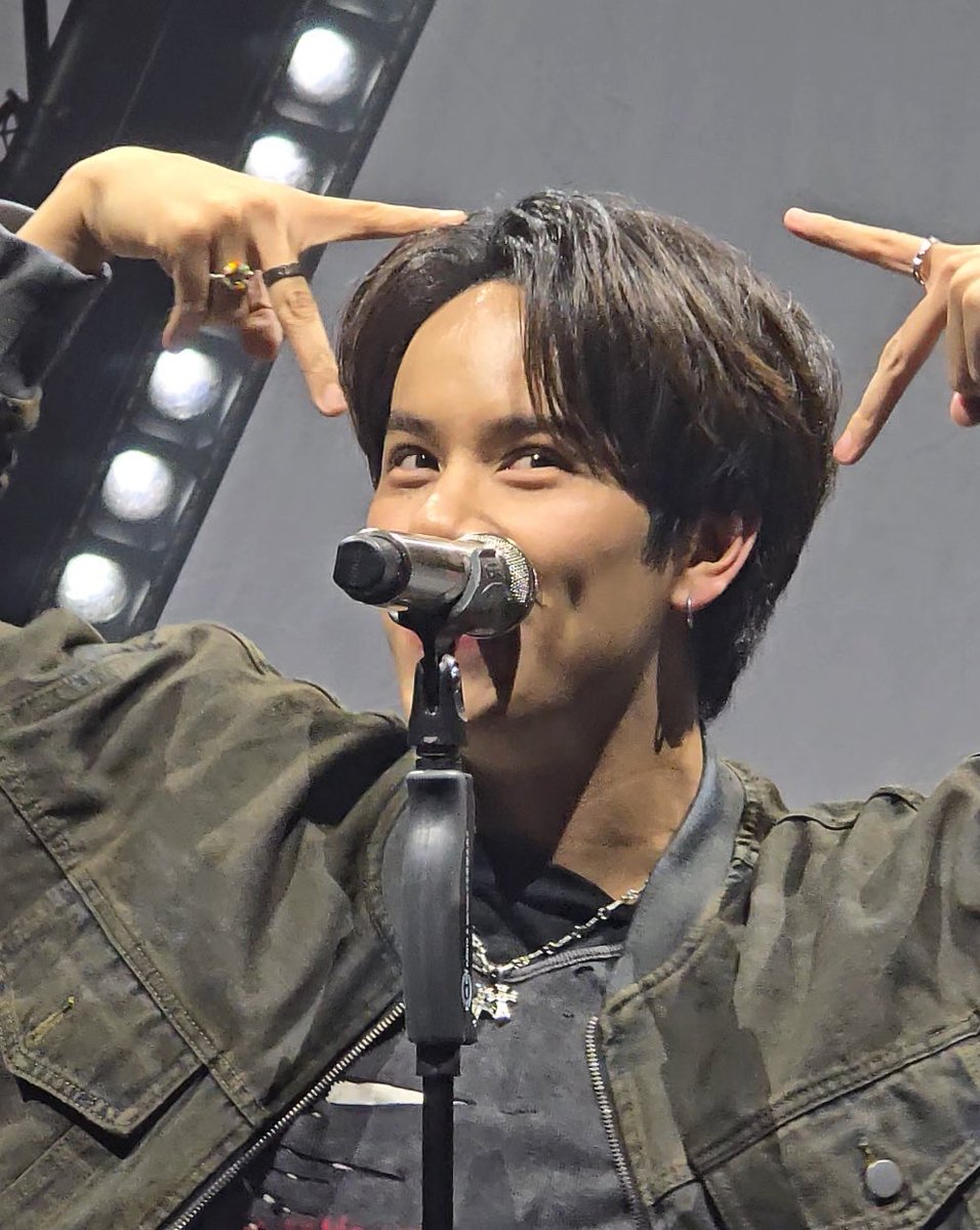 Even though it was his birthday, I felt like I was the one who was truly blessed with happiness😭💙💙

thank you for being existing na krub🐱🌻🪐 i love you so so muchh let’s go through 2026 together! <a href="/mynameisnanon/">NANON</a> 👊🏻❤️‍🔥

#NANON25thBDay
#mynameisnanon