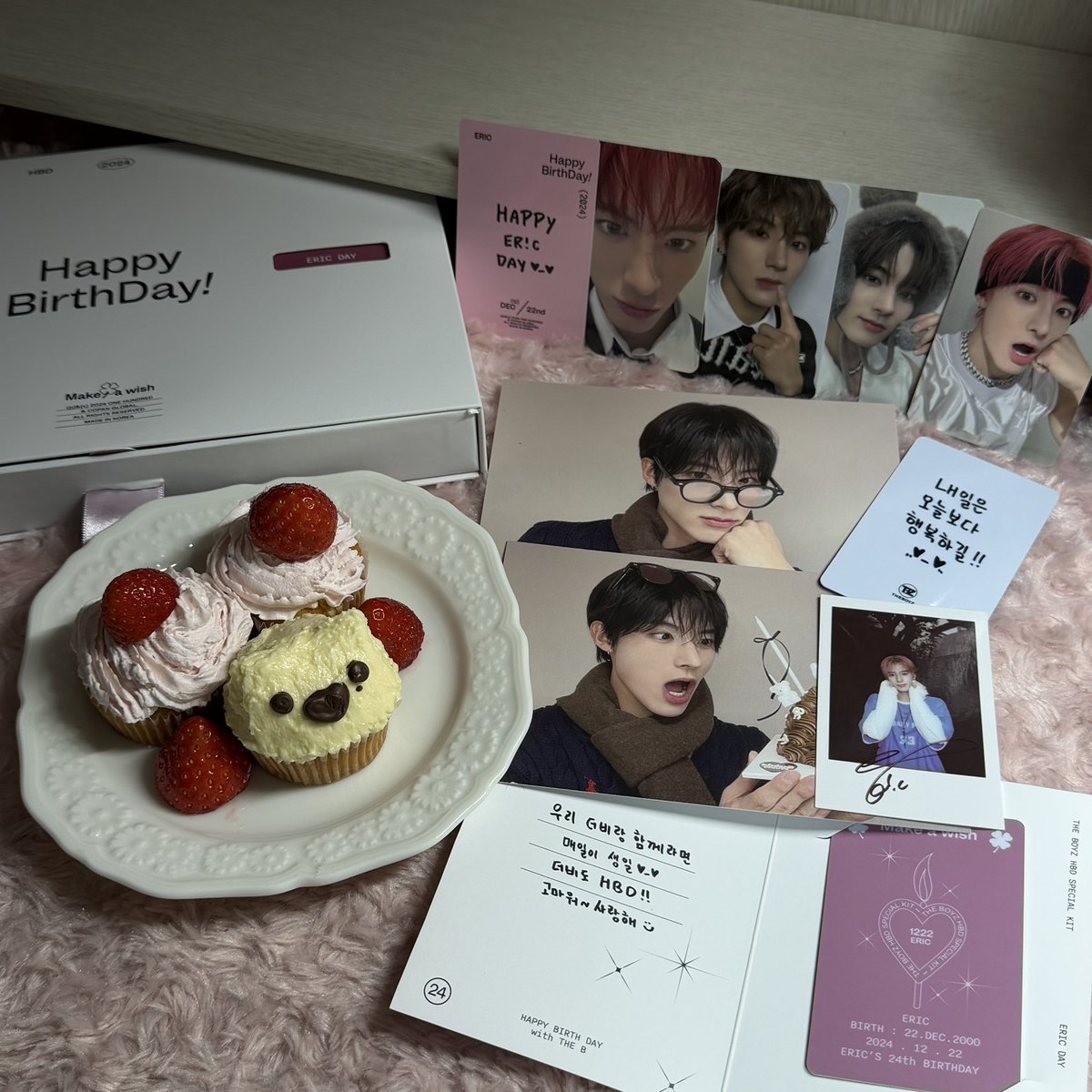 22e_ric's tweet photo. ケーキ低クオカップケーキなの許してねㅠㅠ
世界で1番大好きなエリックお誕生日おめでとう🩷
ずっとずっとエリックが幸せでありますように🌸
#더비는_영원히_에릭이편
#THEBlovesERIC
#ERIC #에릭 #손영재 #エリック https://t.co/agXsPXs71v
