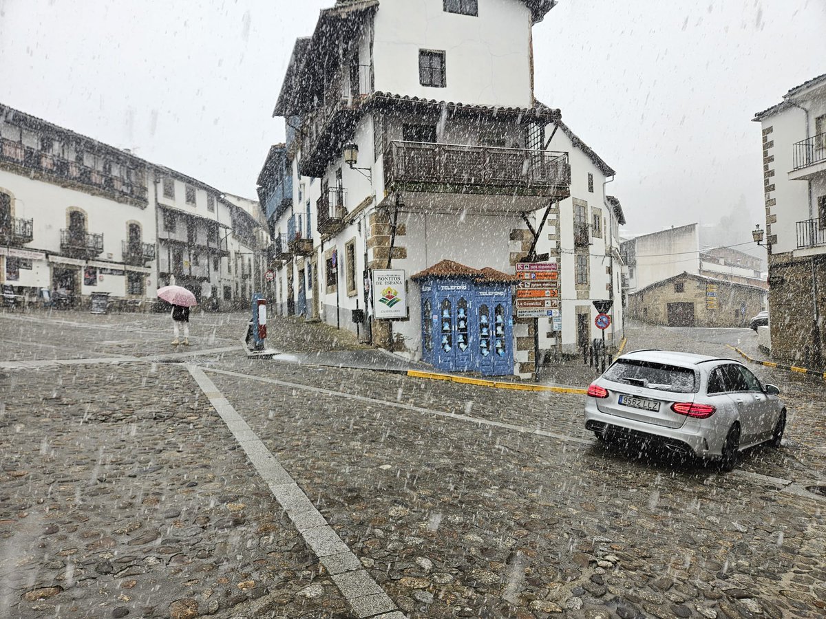 Domingo de nieves en #Candelario (#Salamanca). Uno de los pueblos más bonitos de España.