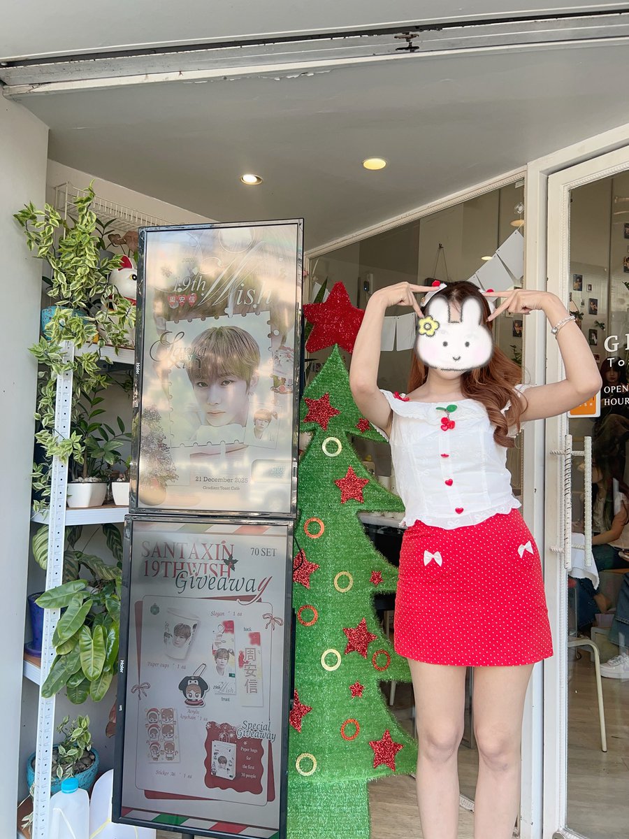 Cherryleannn's tweet image. คาเฟ่จัดได้น่ารักมากๆค่ะ น้ำขนมอร่อย แล้วก็ได้กอวน้องอันซินเยอะมากๆเลย🐈🍰🍒✨
#SANTAXIN19thWish