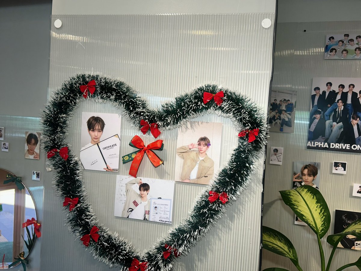 Cherryleannn's tweet image. คาเฟ่จัดได้น่ารักมากๆค่ะ น้ำขนมอร่อย แล้วก็ได้กอวน้องอันซินเยอะมากๆเลย🐈🍰🍒✨
#SANTAXIN19thWish