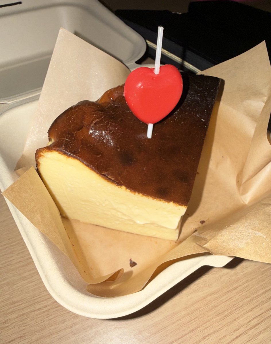 평택 카페 프라하!!!!!
바스크치즈ㄹㅇ미친치즈케이키얌
넌최고애케이크얌………
프토는 걍평범
포장해서또먹엇긔🤸🏻🤸🏻🤸🏻