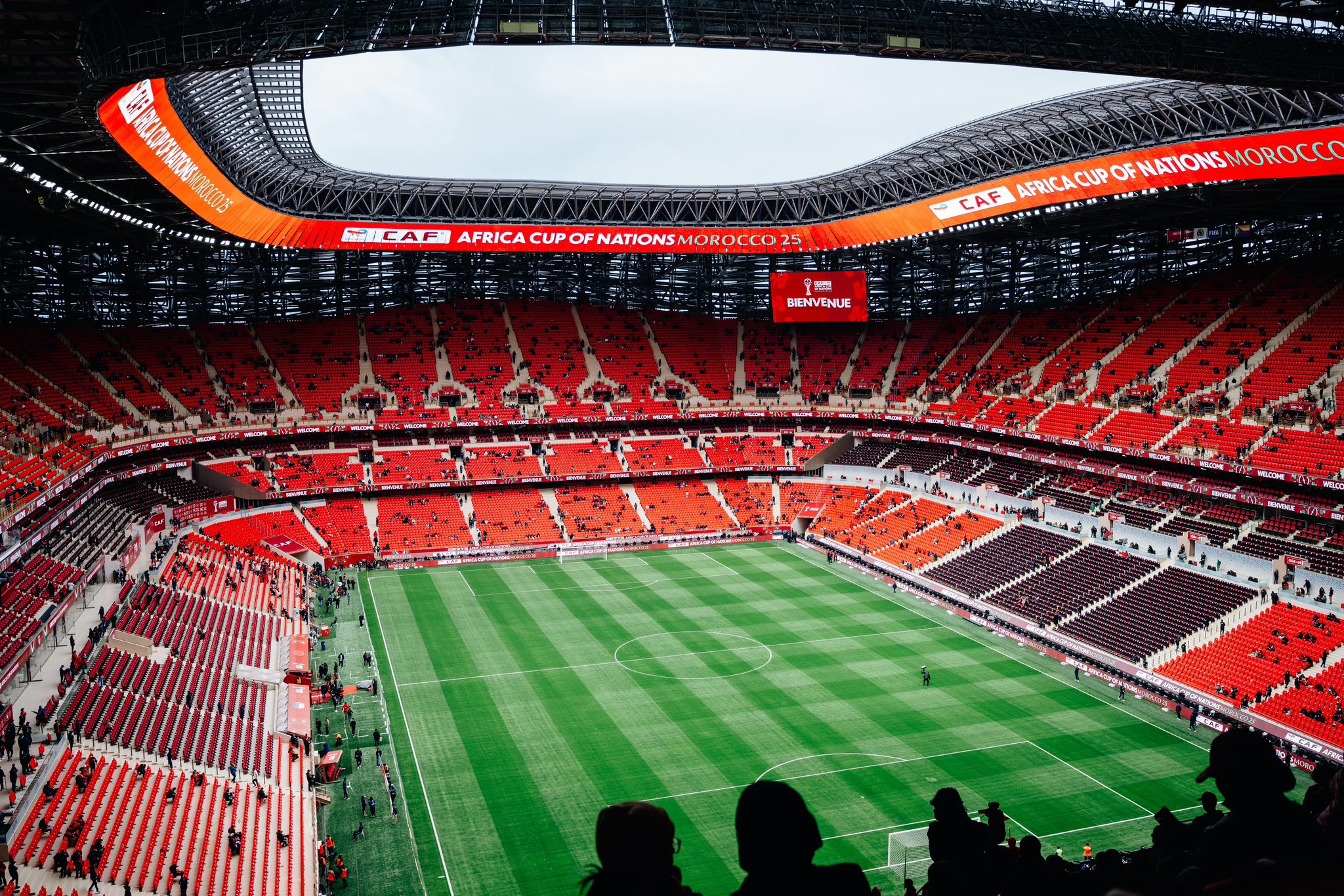 بدء توافد الجماهير إلى ملعب #الأمير_مولاي_عبد_الله 