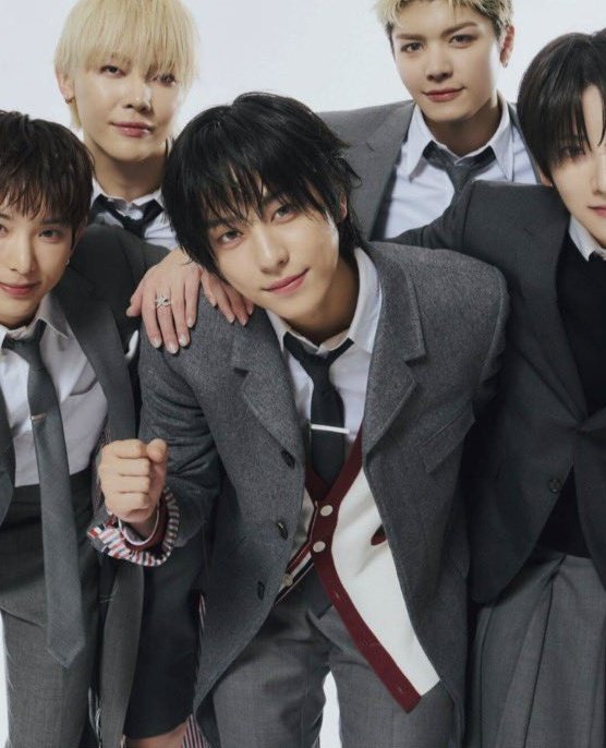 타키 2026년에 멤버랑 하고싶은 일

"후마군이 절대 가고 싶지 않아하는 온천에 무리해서라도 데리고 가고싶다.맨몸으로 친분을 깊게 하고 싶다."

우리아이소원상태시볼ㅋㅋㅋ