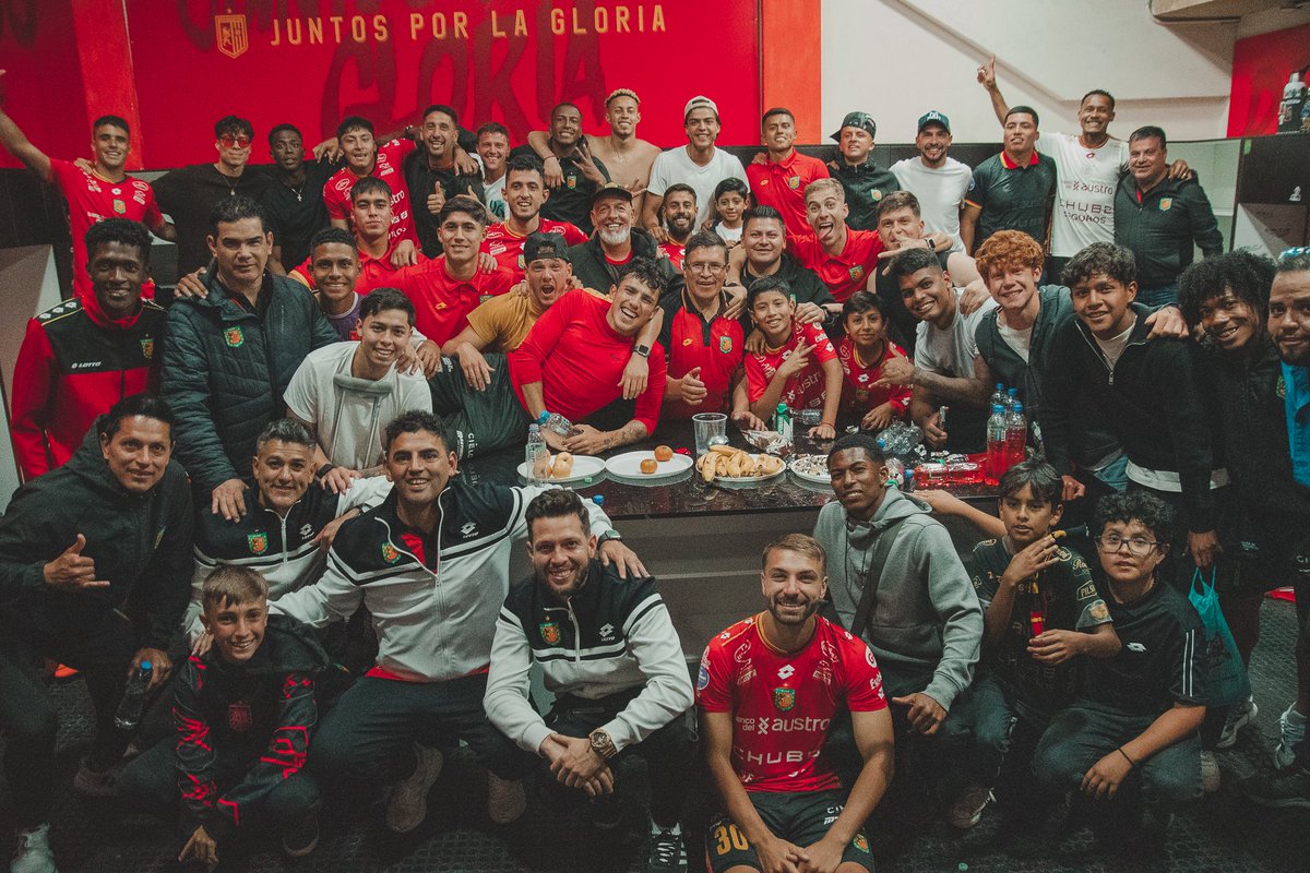 DCuencaOficial's tweet photo. Gracias por estar en las buenas y en las difíciles💪🏻

Cerramos la temporada con la frente en alto y el corazón rojo y negro 🔴⚫🦁 https://t.co/d80cWYES5W
