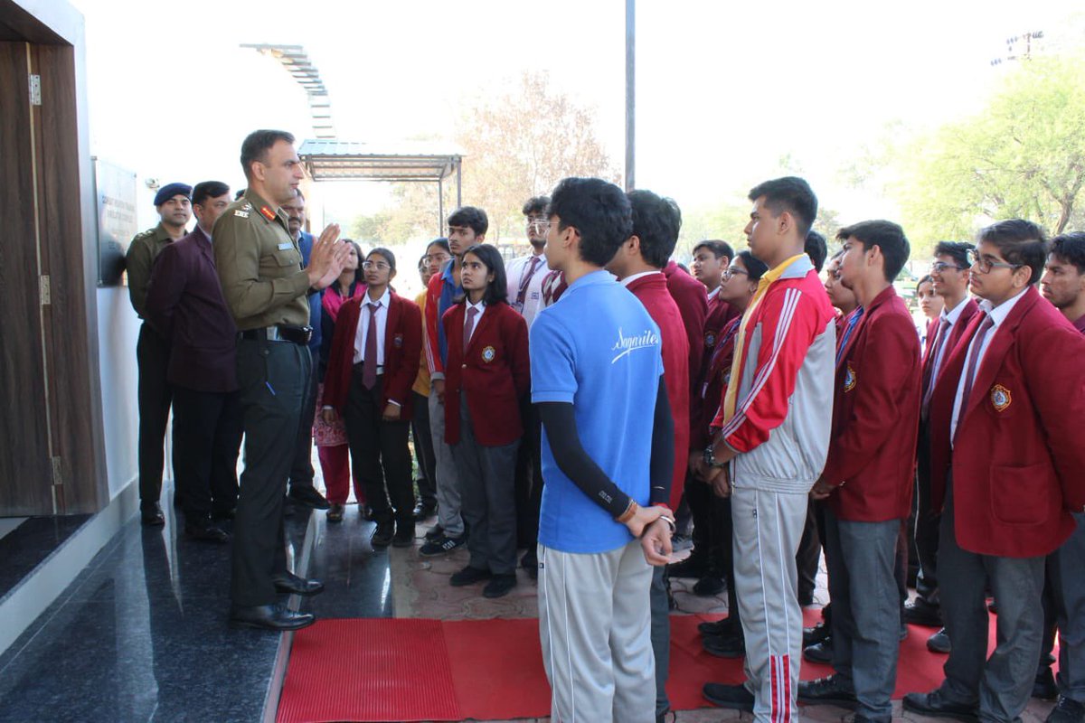 IaSouthern's tweet image. Inspiring Young Minds !

As part of an educational outreach initiative, students from #Sagar Public School visited EME Centre, gaining firsthand exposure to the disciplined, technology-enabled training ecosystem that shapes soldiers of the #IndianArmy.

Through live