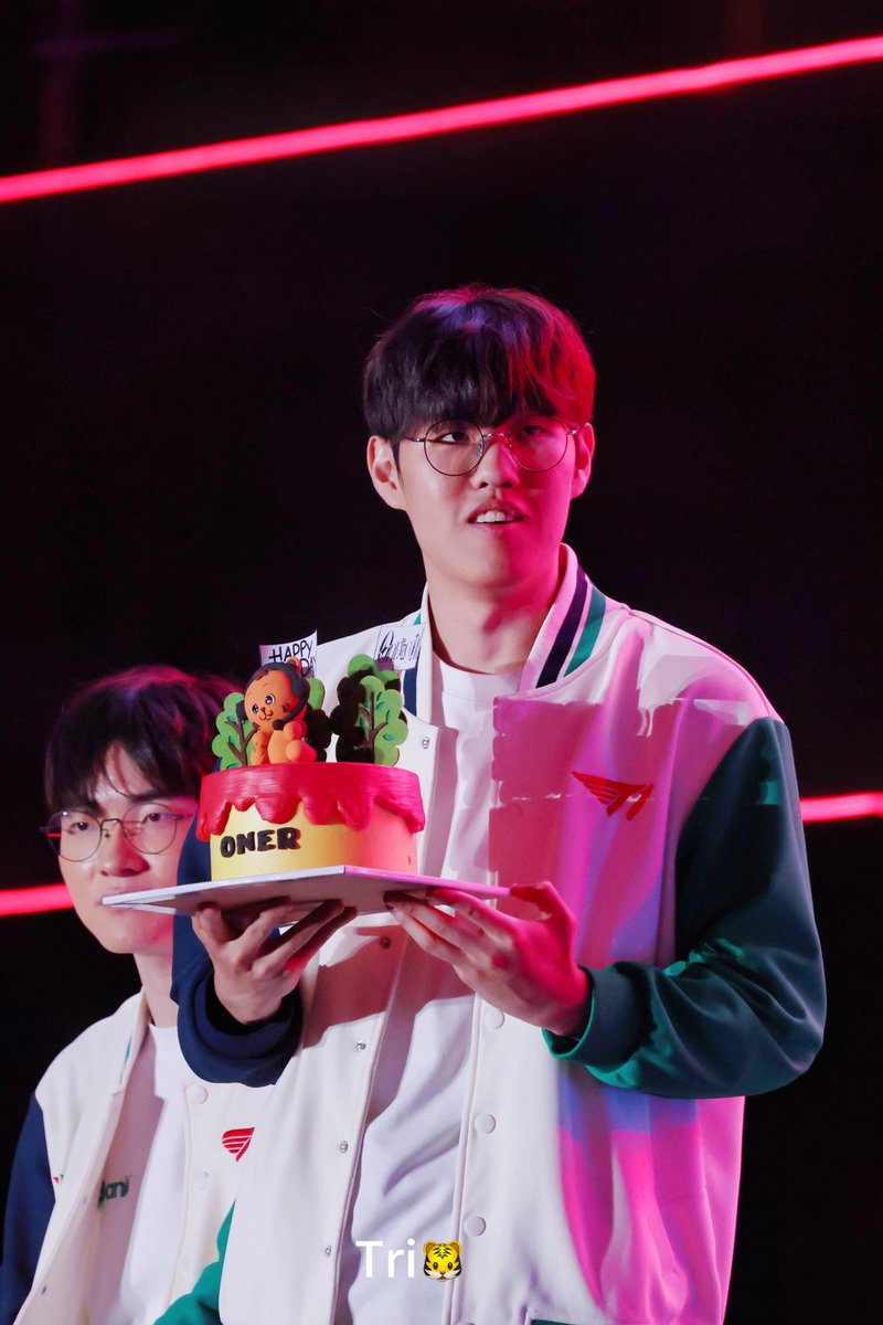 Pre-birthday event in Hanoi🇻🇳

#Oner #오너