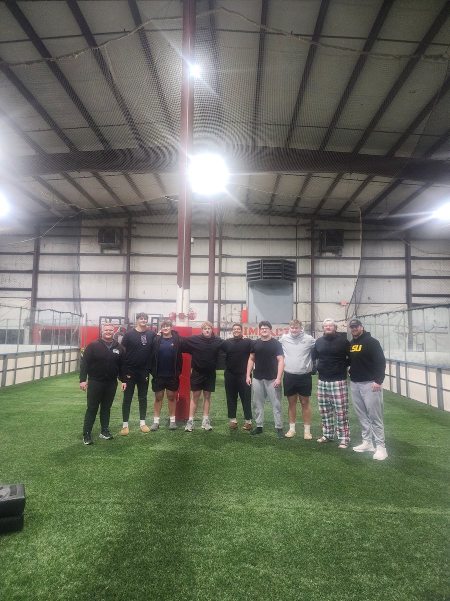 TracyGarvi15193's tweet image. Great training, @sullyg74 and @BNichols2026 got some good training today and great tips from graduating senior from LSU Josh Thompson who is heading Arizona to train for Draft! #OL
