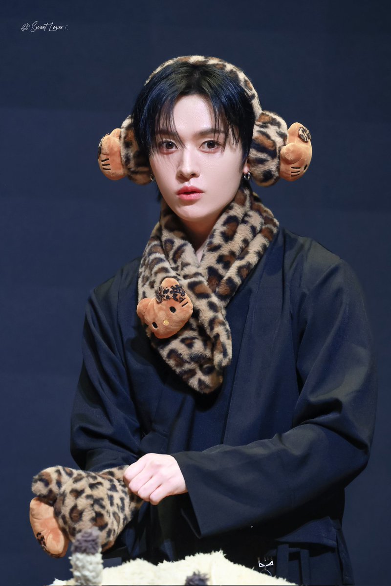 cloudrages's tweet image. my domtop alpha predator 🥺🧡