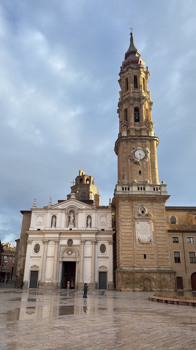 agradecida por tener que pasar por aquí cada día las rutas de mis rutinas son las más bellas de la ciudad