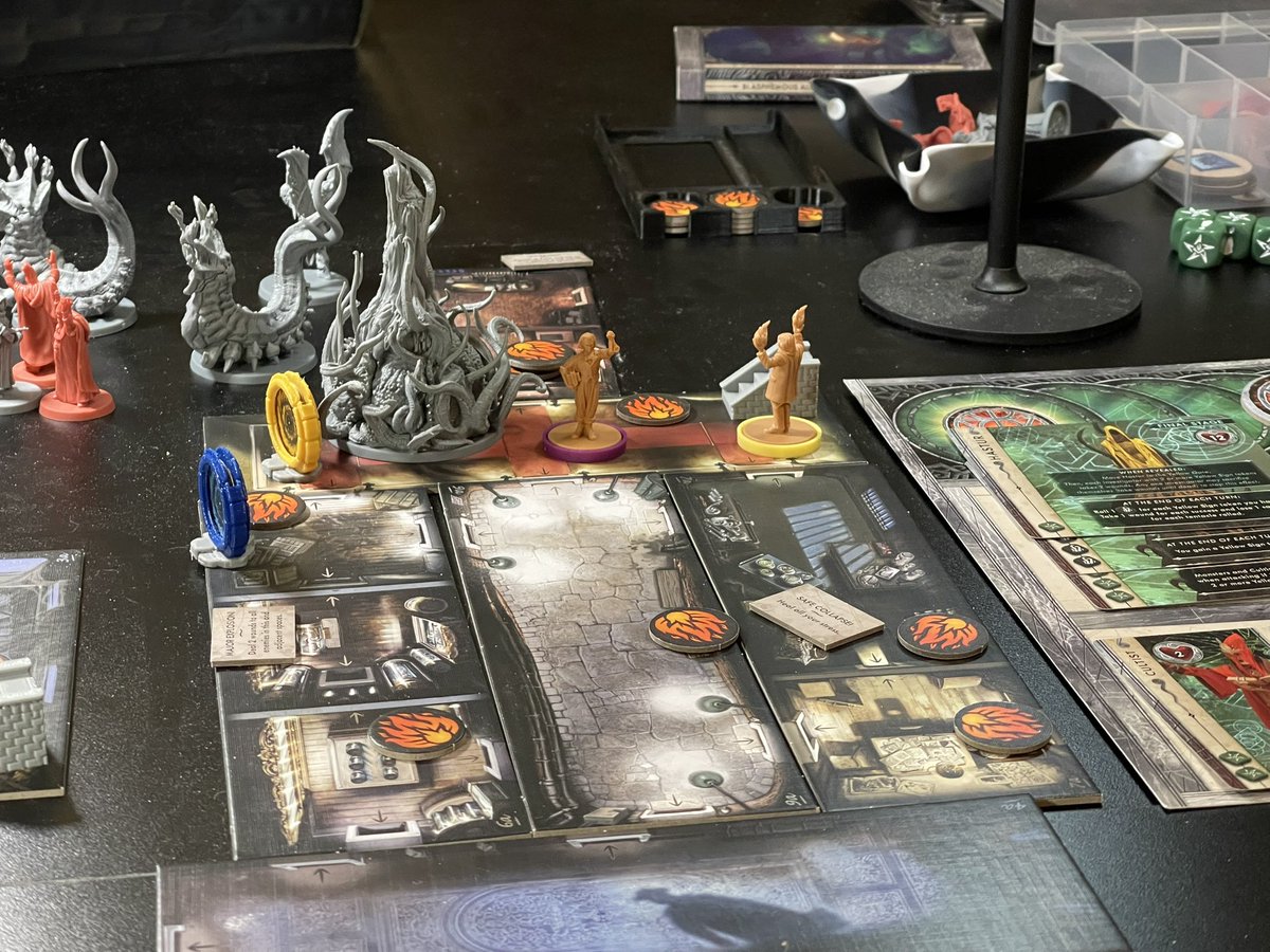 silverlock's tweet image. Friends from out of town came to visit for The Weekend, and we decided to play Cthulhu death may die, fighting Haster.  We actually won, even though two of us perished.
