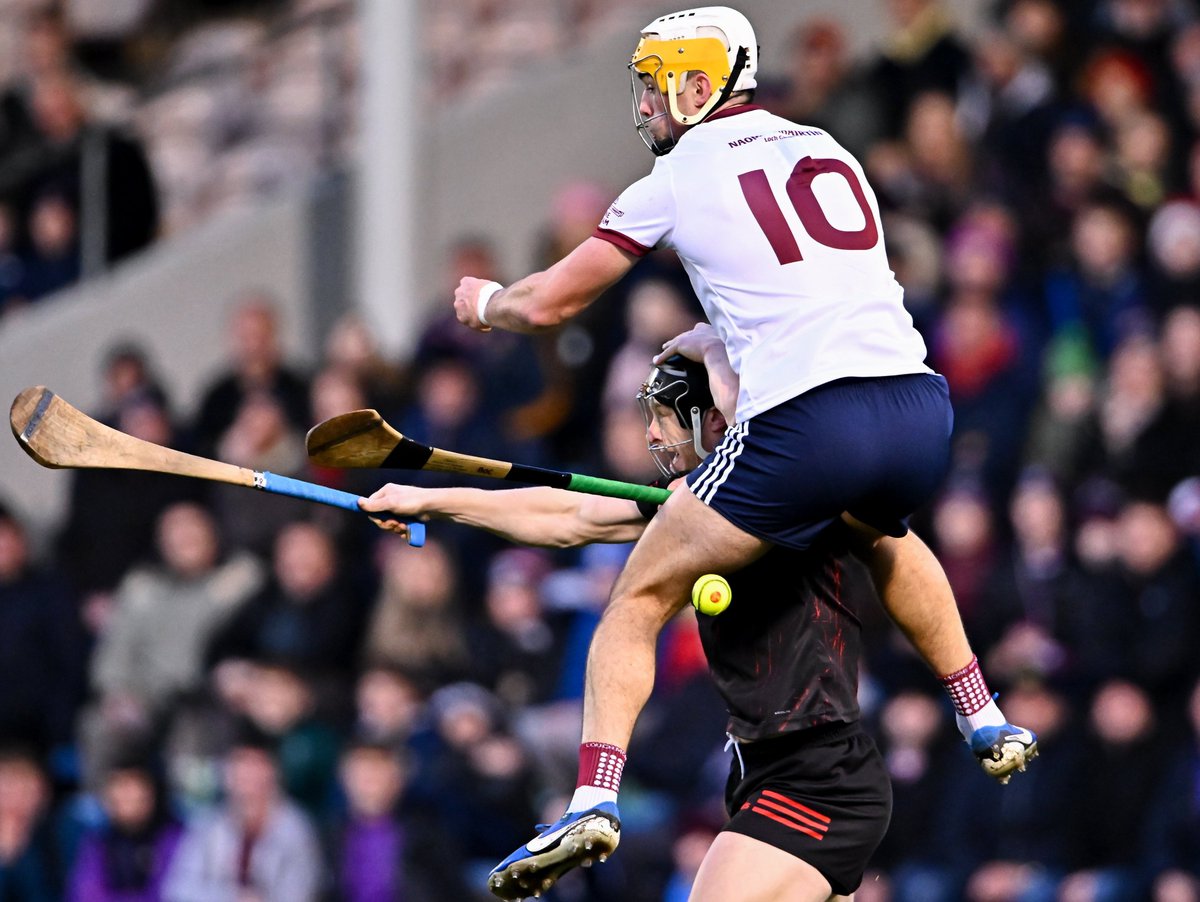 SportTG4's tweet photo. Scór Leathama

@ballygunnerHc      0-04 (4)
@StMartinsGAA      0-06 (6)

Is cluiche iontach é seo agus níl mórán idir na foirne anseo ag leathama.

Bígí linn don dara leath!

BEO/LIVE AR @TG4TV 📺

#GAABEO https://t.co/zTgqj6CqcN