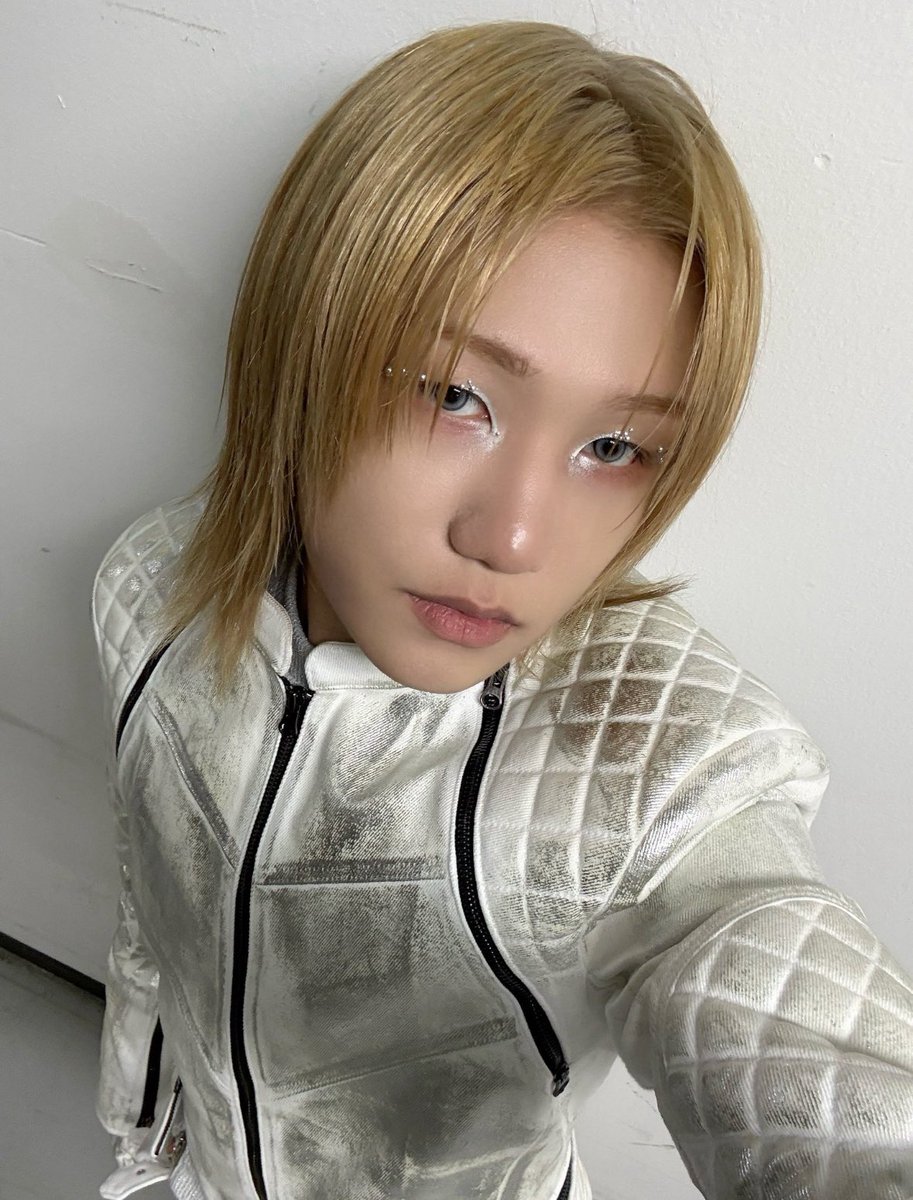 cinnaseob's tweet image. jongseob is the most girl coded guy ever like he’s so pretty it’s genuinely insane