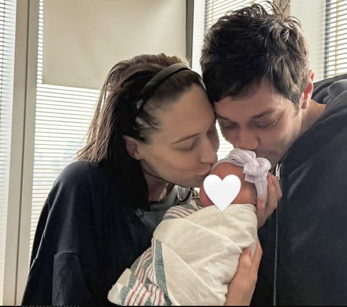 GoThriveMode's tweet photo. Pete Davidson and Elsie Hewitt have officially welcomed their first child! 🍼✨ Sending a huge congratulations to the new parents!

A representative for the couple confirmed. The comedian and actress have been linked since early 2024.
#PeteDavidson #ElsieHewitt #CelebrityBaby https://t.co/LpVZCrQAz0