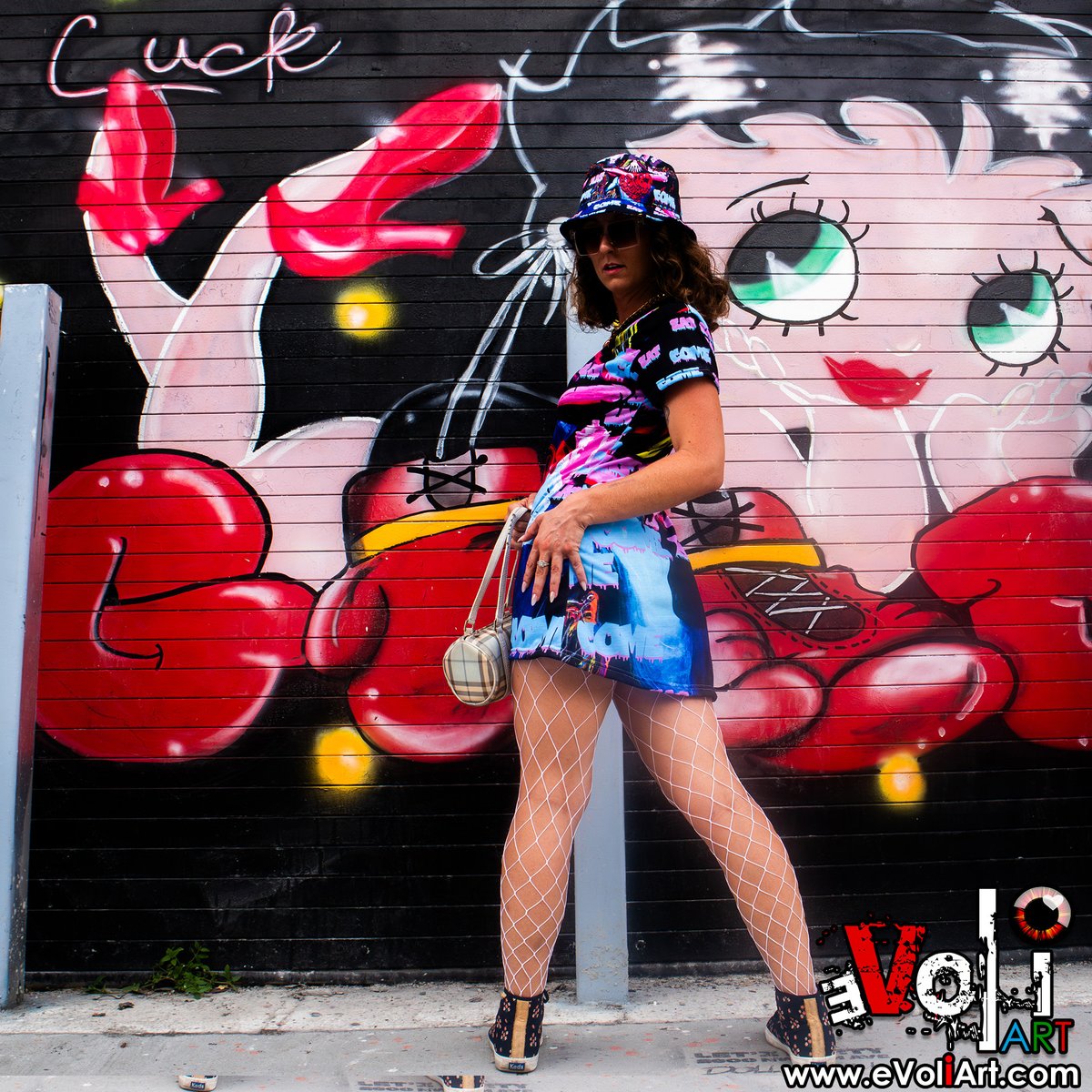 underlab's tweet image. ✨She’s not a tourist—she’s the main attraction.
@PrincessPoiised x Come (Eat) shot in Miami’s street art jungle.
🌐 Exclusive photos for registered members at bit.ly/AmandaPLZ-EVOL