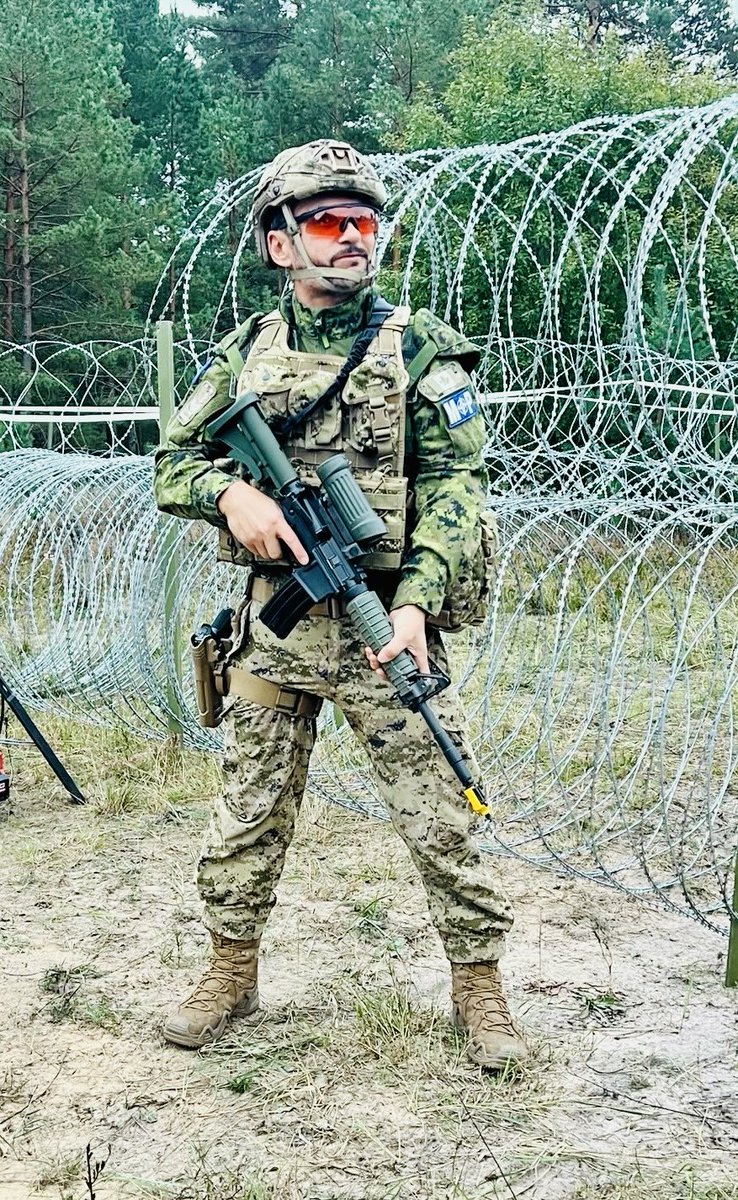 🇨🇦
From Operation REASSURANCE in Latvia to the classroom at home, this year has been a journey of service, duty, and reflection. 

Grateful to God for protection and strength. 

Wishing all a Merry Christmas &amp; a season of hope and gratitude. 🎄🍁

#Duty #Teacher #Writer #Soldier