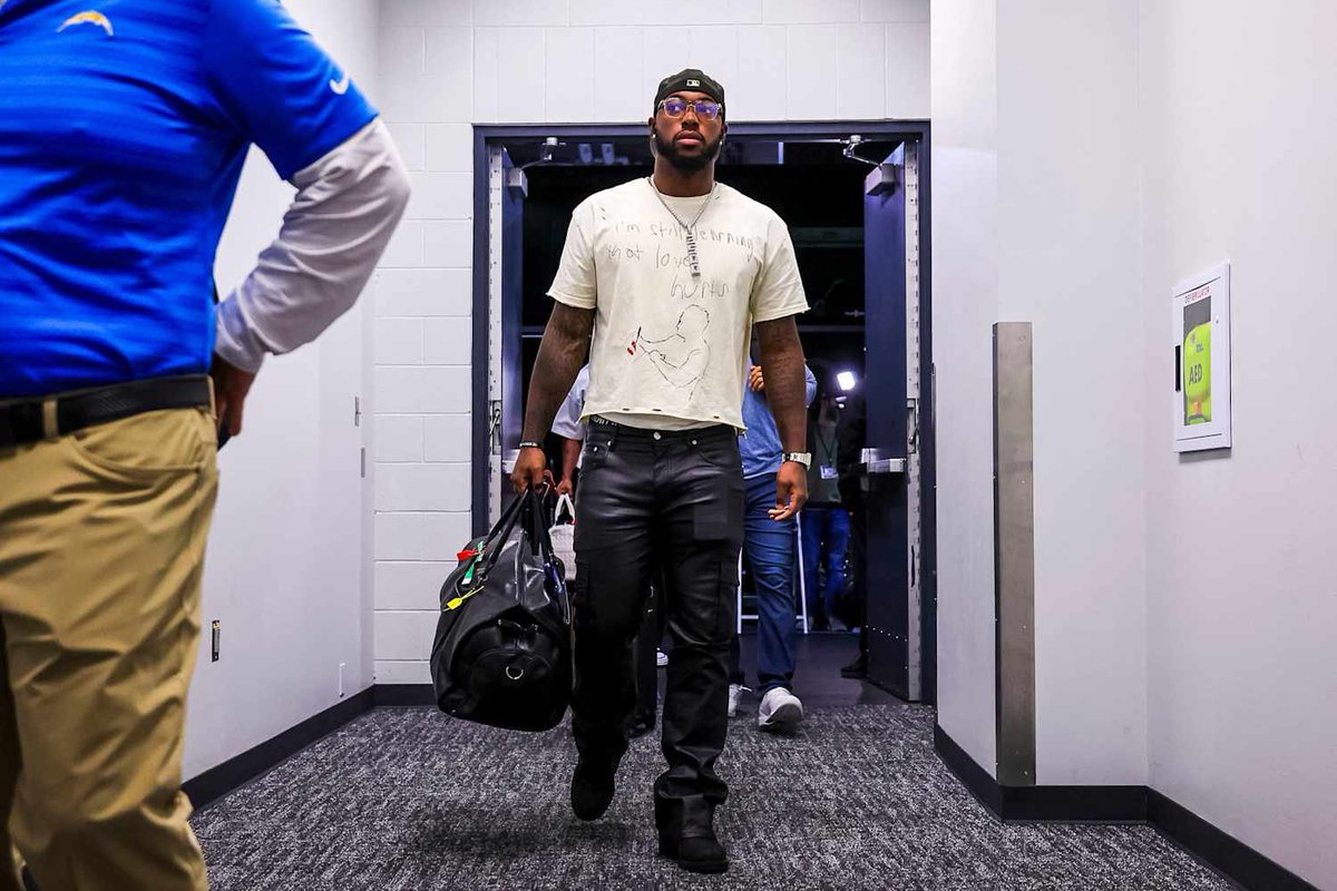 #ChargersMobile: Lets Go H2 static.clubs.nfl.com/image/upload/q…