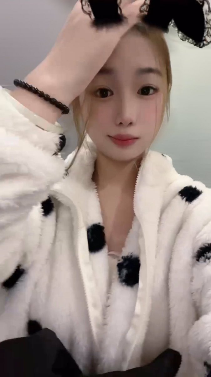 Zjiang77's tweet photo. 需要资源点击👆置顶推文🔗
课室：麻章区
年龄：18
身高：160

水费：700p、1300pp
⚠️上课需要提前预🈷️，喝🍺、素质低勿扰！

服务：调情陪浴➕👄爆➕漫游➕69➕爱爱➕丝袜制服➕乖巧挺话，姿势任摆，如似女友
#湛江资源  #湛江约炮  #湛江线下  #湛江兼职  #湛江楼凤 https://t.co/D5FiJWbqKw