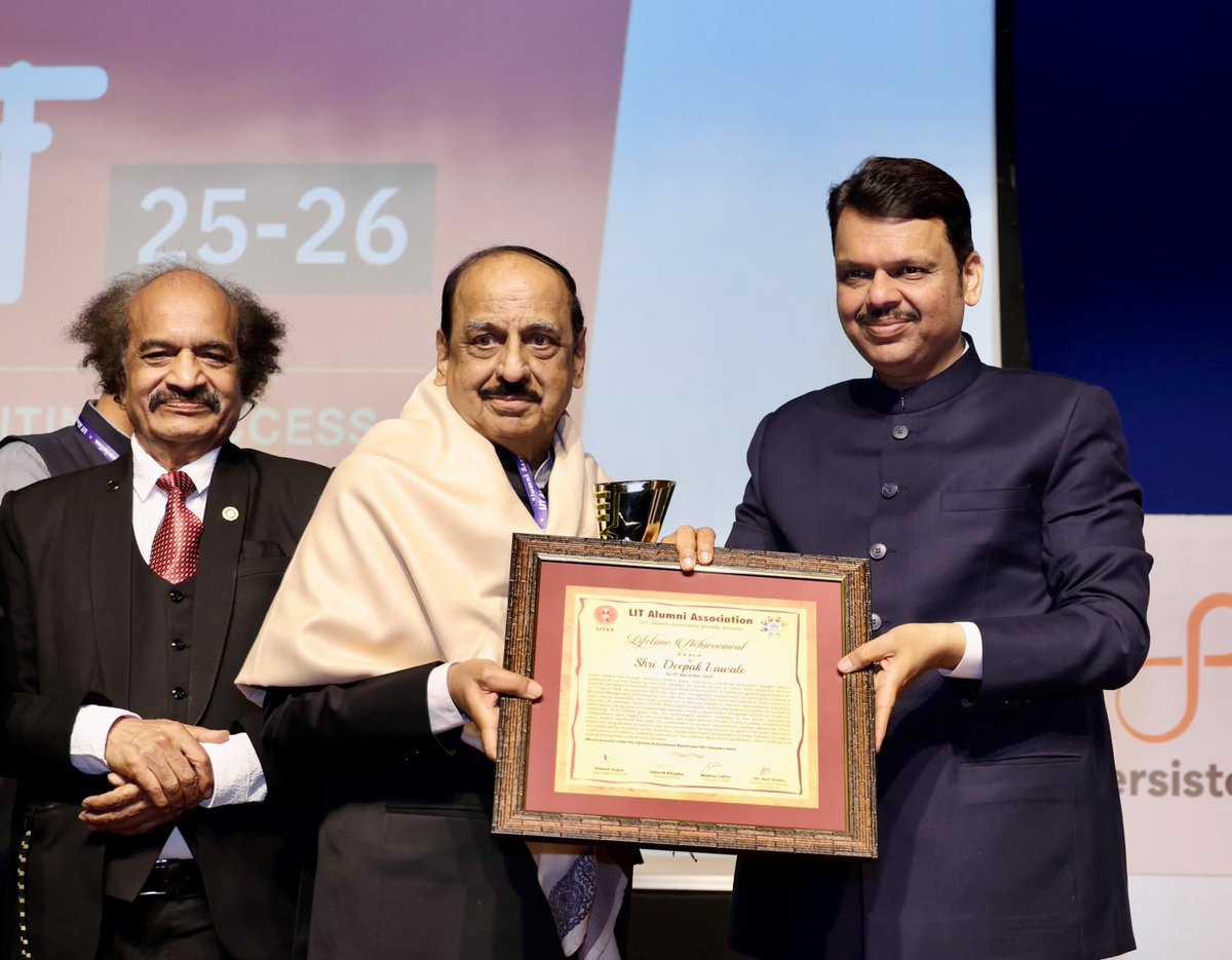 CMOMaharashtra's tweet image. मुख्यमंत्री देवेंद्र फडणवीस यांनी आज नागपूर येथे 'लक्ष्मीनारायण अभिनव तंत्रज्ञान विद्यापीठ, नागपूर' द्वारे आयोजित 'ज्वेल ऑफ एलआयटी अँड युथ आयकॉन' पुरस्कारांचे वितरण केले. 

यावेळी पुरस्कार प्राप्त मान्यवर :

जीवन गौरव पुरस्कार :
✅प्रा. डॉ. आर. एल. सोनालीकर
✅प्रा. अरुण दांडेकर…