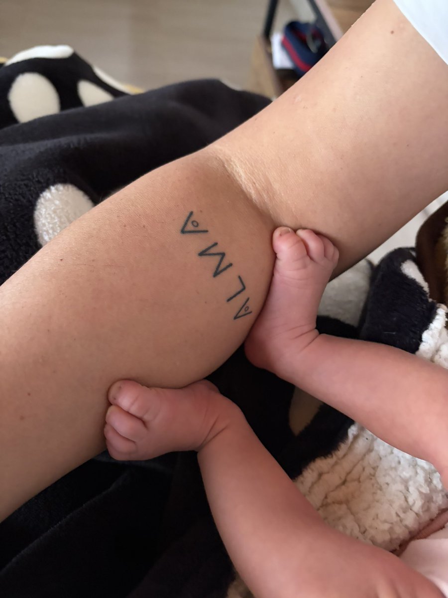 🎄🍀🎉 feliz  Navidad!
Que sepamos mirar a los niños como maestros silenciosos, cuidarlos con  ternura, amor y total respeto, escucharlos con paciencia y proteger  su alegría, porque en ellos habita el futuro y también nuestra esperanza.

Que el 2026 nos encuentre valientes