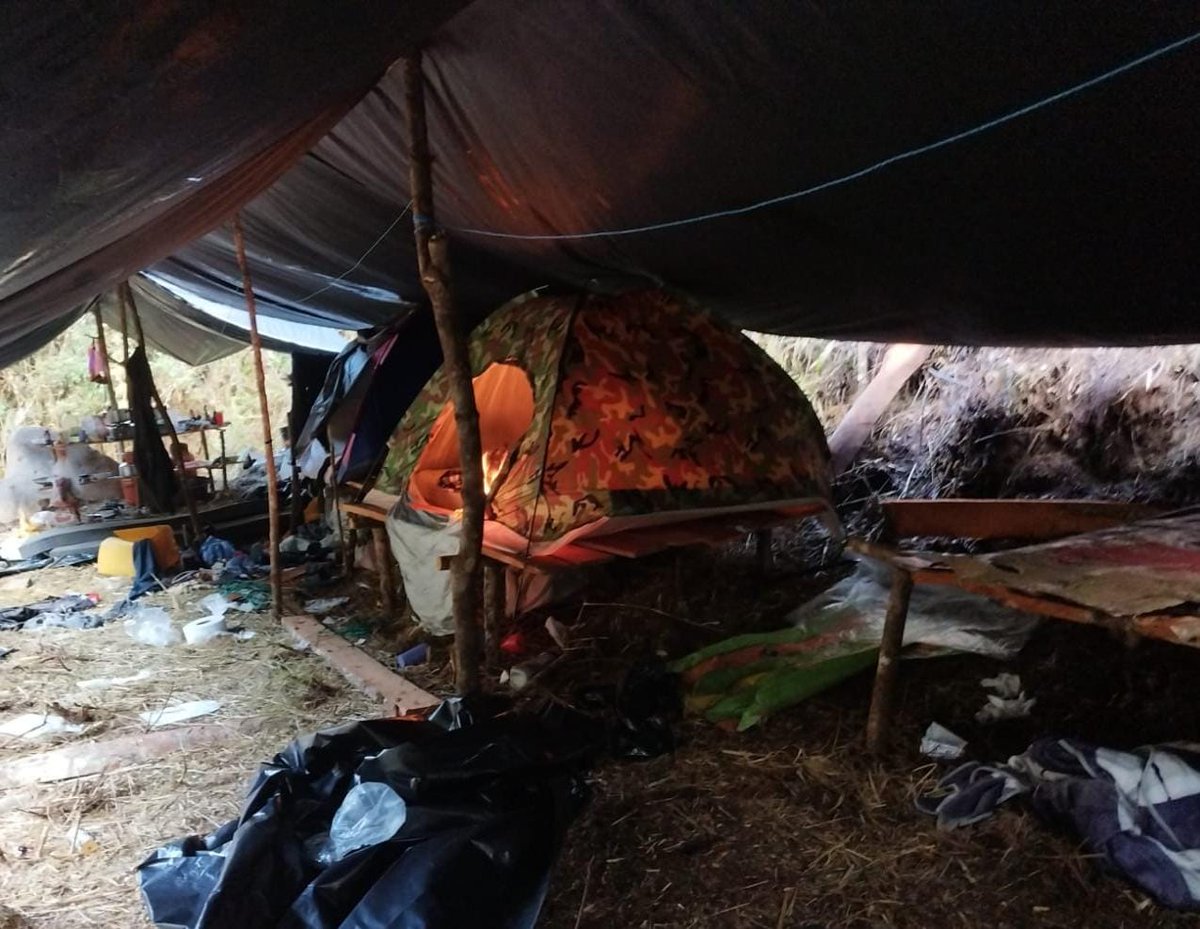 goberazuay's tweet photo. Las operaciones continúan para identificar y neutralizar otras actividades ilícitas en la zona.

@FFAAECUADOR reafirma su compromiso en la lucha contra la minería ilegal, protegiendo nuestro ambiente y la seguridad de la población.

#ElNuevoEcuador 🇪🇨 https://t.co/hBudTy3Y3K