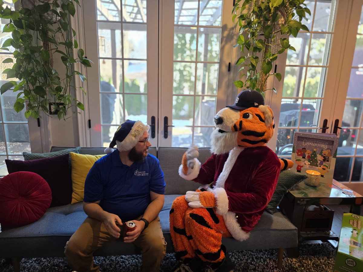 LillybrookCS's tweet photo. @tigers Good thing there was a therapist at today's Toy Drive. Someone told Paws they are a Yankees fan! #MentalHealth https://t.co/IN60YYHbHn