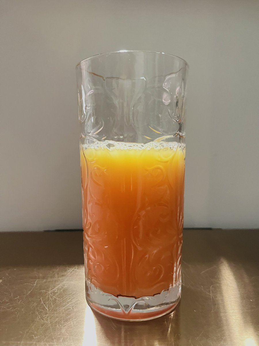 ✨21 december✨De kortste dag en langste nacht. Dus we drinken - naar traditie - een tequila sunrise. De dagen worden weer langer en we tellen af naar de lente.
 
Proost! 🍹