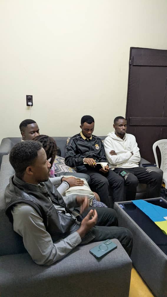 Padiri Jean Baptiste NGIRUWONSANGA Aumônier wa JEC muri Diyosezi ya KIGALI Yahuye n’aba JEC bo muri KAMINUZA Zikorera muri iyo Diyosezi baganira ku ngingo zitandukanye zo kubaka umuryango ukomeye muri iyo Diyosezi, ni Inama yabereye muri St André i NYAMIRAMBO Kuwa 19 UKUBOZA 2025