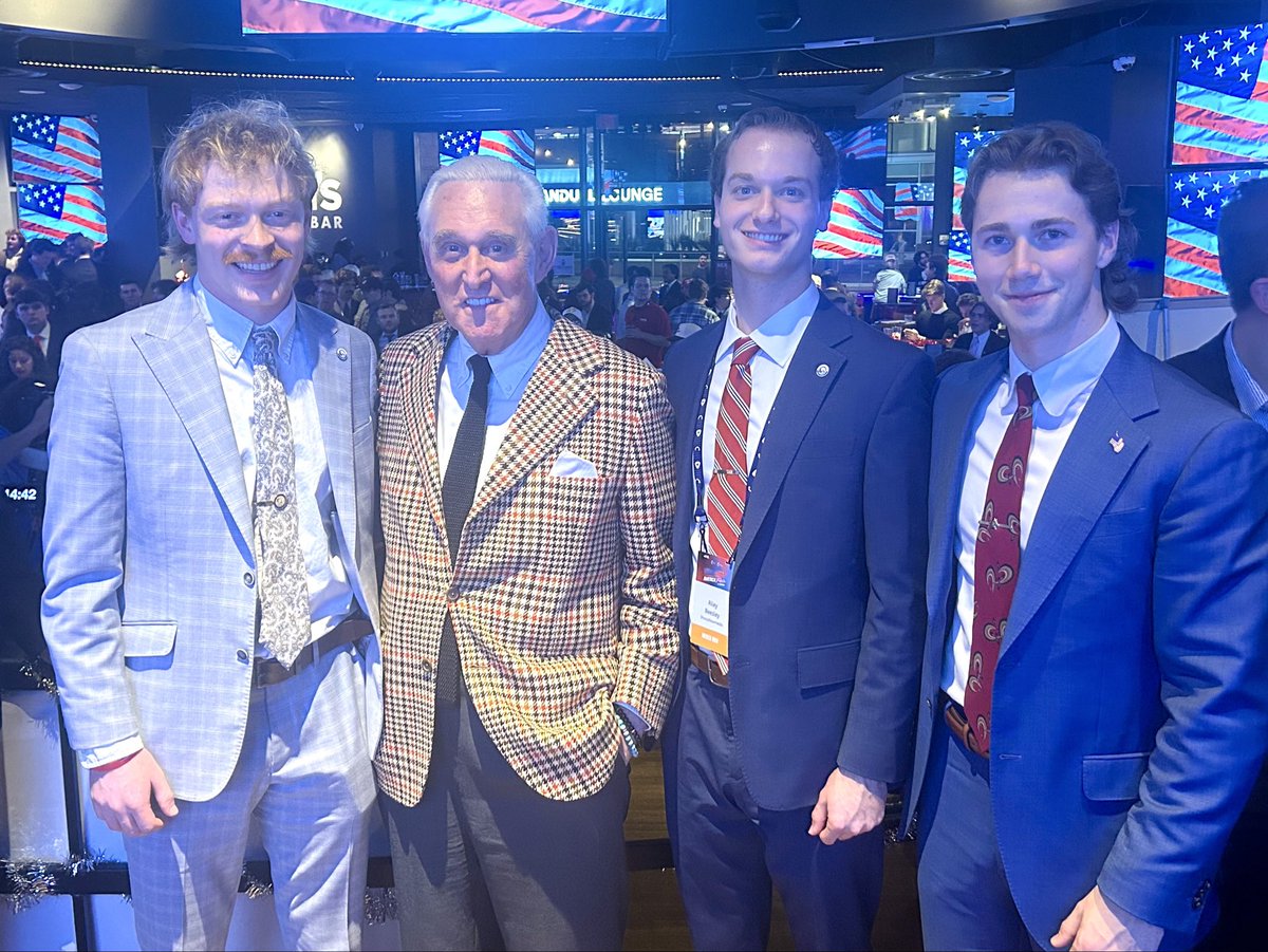 rileybeesley's tweet image. “Don’t be a panican” - @RogerJStoneJr 

Was incredible meeting you last night with @KaiSchwemmer and @ufcrchair