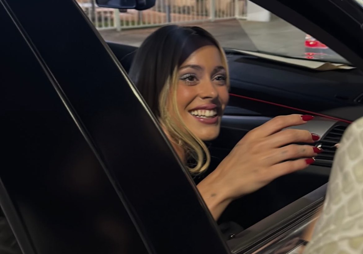 muy gracioso encontrarte en un semáforo en rojo, gracias por tu calidez <a href="/TiniStoessel/">tini</a> que linda forma de terminar el año🤍 te amo para siempre