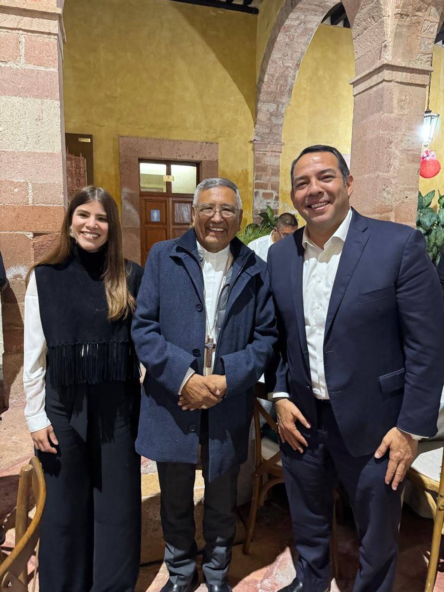 Agradezco la invitación a este encuentro con los sacerdotes decanos y la Vicaría de Pastoral. Es un honor dialogar con Fidencio López Plaza, obispo de la Diócesis de Querétaro, y refrendar la disposición de seguir trabajando de manera coordinada, siempre en beneficio de nuestras