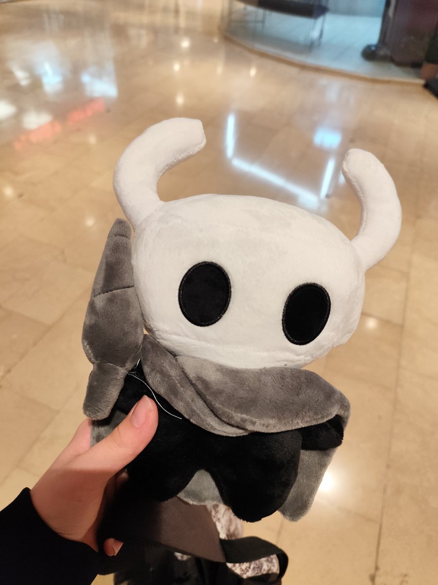 I found this at the mall why is it so wide 😭