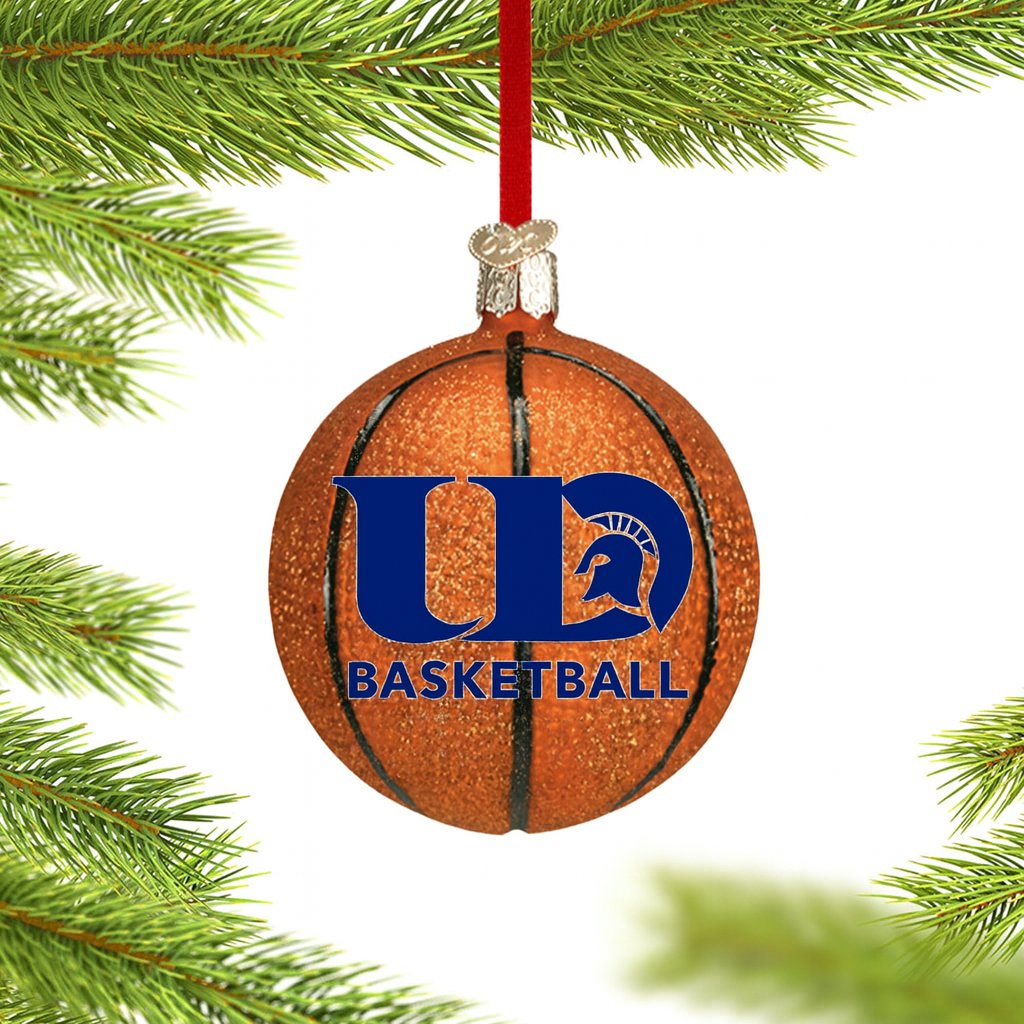 GambleRob23's tweet photo. From The Gamble Family to our University of Dubuque Family [@UDHoops, @udbasketball, @CoachSorenson, @CarterAStevens, @nick_hawn, @UDubuqueSports, @ud_aviation (IG), and @UDubuque], Happy Holidays! https://t.co/X5UwCkrbUN