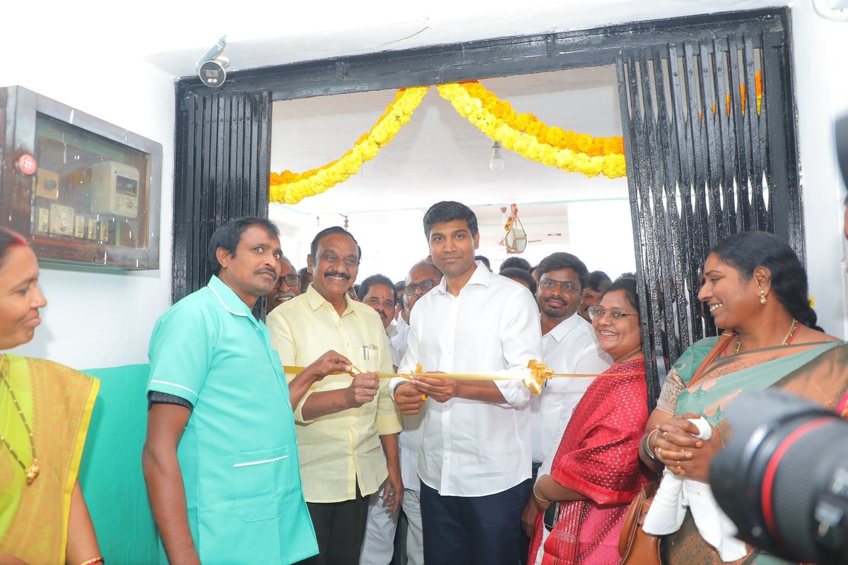 Dr_Chadalavada's tweet image. నరసరావుపేట సత్తెనపల్లి రోడ్ లోని తన్మయ హాస్పిటల్ ప్రారంభోత్సవంలో ముఖ్య అతిధిగా పాల్గొన్నాను.

#Narasaraopet
#TanmayaHospital
#HealthcareDevelopment
#MLAAravindaBabu