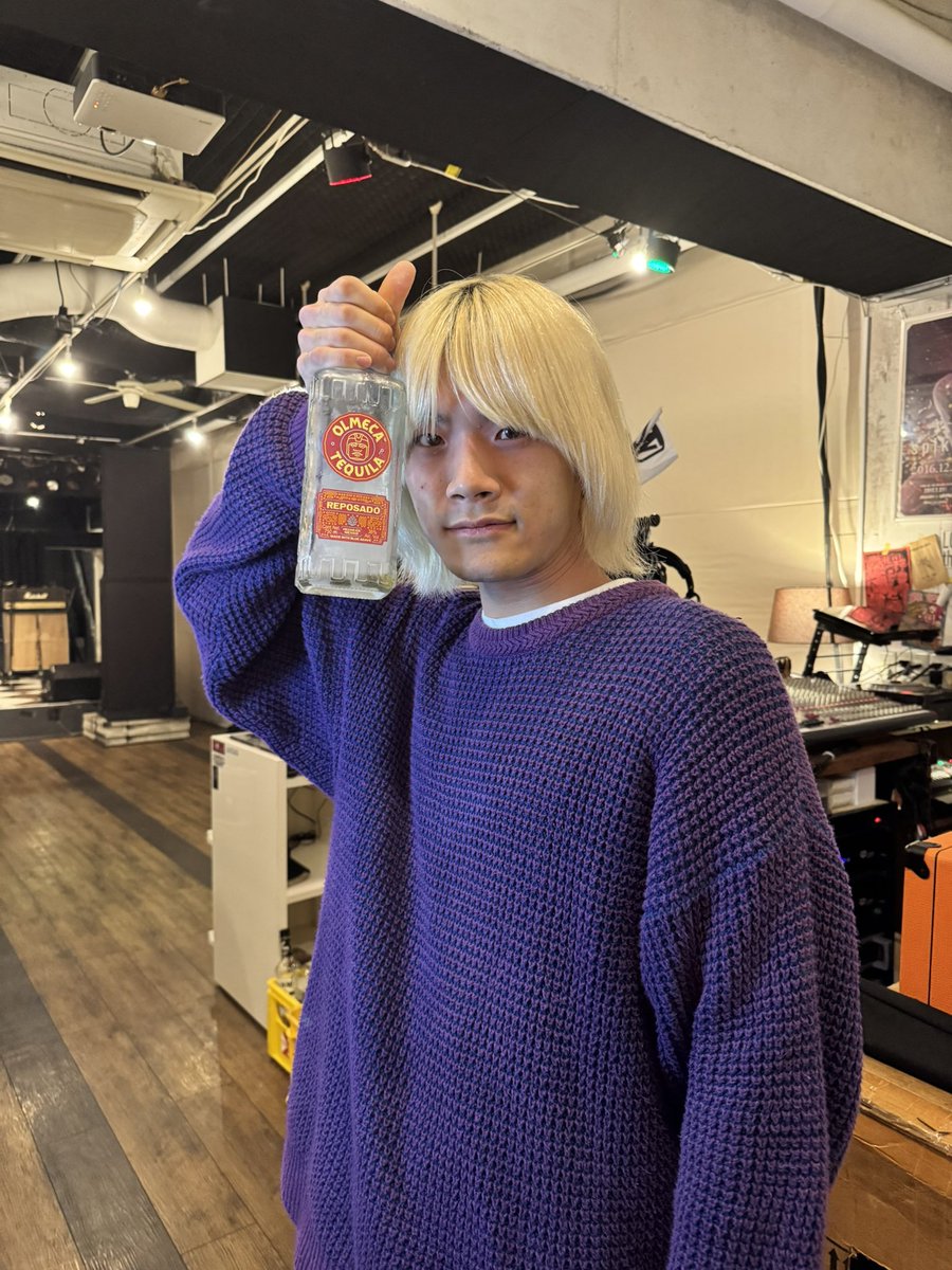 ツアーファイナルすぎてこーやがテキーラ瓶で一気した、まじかよ