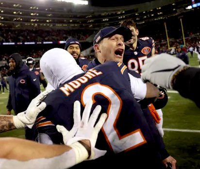 bearszn's tweet image. Bears HC Ben Johnson drew up his OT game winning play against the Packers TWO DAYS before the game. 🤯

The team had only ran the play once during Thursday’s practice. What a call by Ben. A true mastermind at work. 

via @AdamHoge