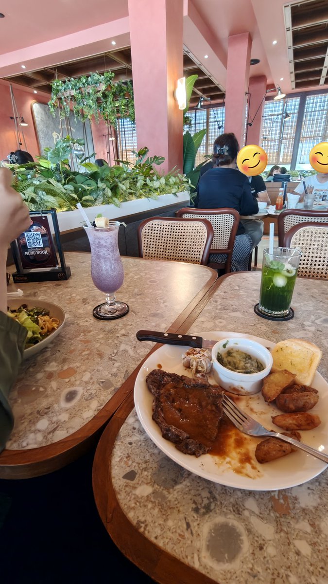 ibnusyu's tweet image. not a big trip, just good roads, good food and letting the day be kind to us