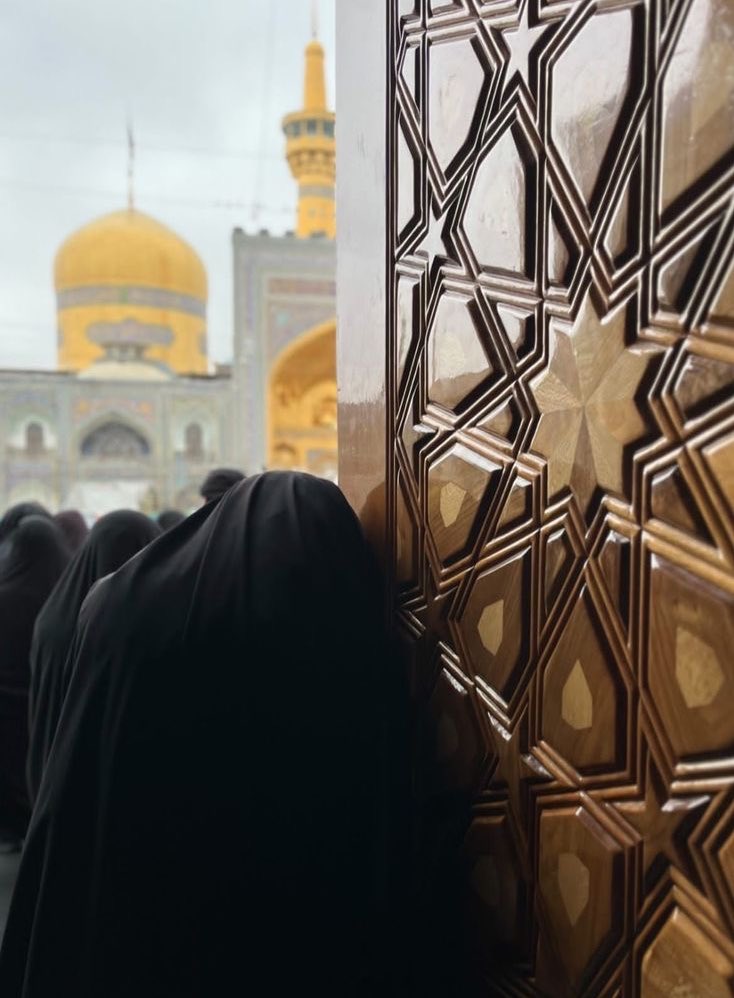 "أَنَا تَحْتَ لُطْفِكَ فِي كُلِّ مَرَّةٍ، يَا حَبِيبَ رُوحِي".