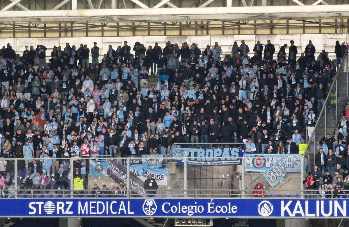 SCV1923's tweet image. Dende o Colectivo SCV queremos condear a actitude amosada onte tanto pola Seguridade do Real Oviedo, con cacheos desproporcionados e bandeiras requisadas, como pola actuación inxustificada da CNP na previa do partido e na propia bancada visitante.

Animación sen Represión!