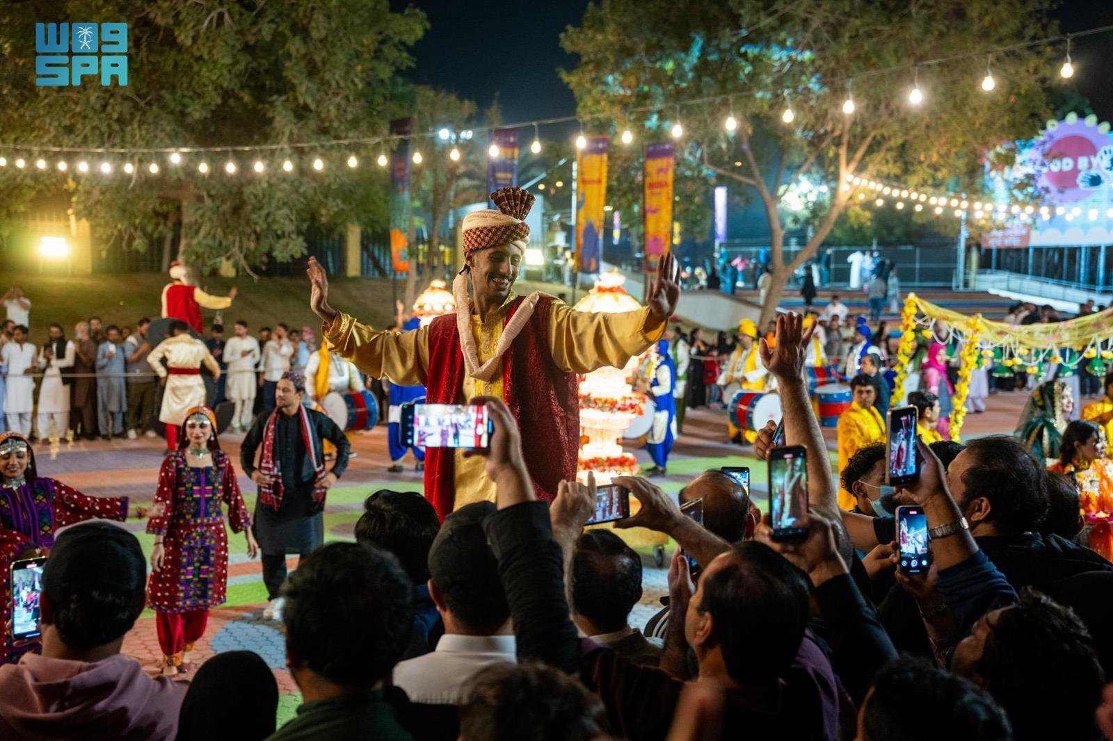 صور .. بحضور 3.5 ملايين زائر... وزارة الإعلام تختتم النسخة الثانية من مبادرة تعزيز التواصل مع المقيمين #"انسجام_عالمي2". 