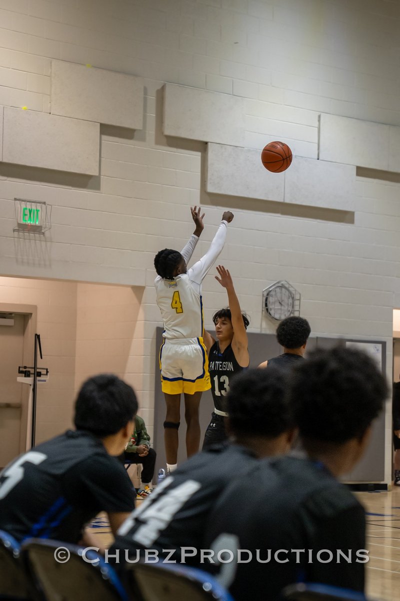 Tyler4Carroll's tweet photo. Let’s go 💛💙 #basketball  #athlete #highschool https://t.co/70Yxyd8SyC