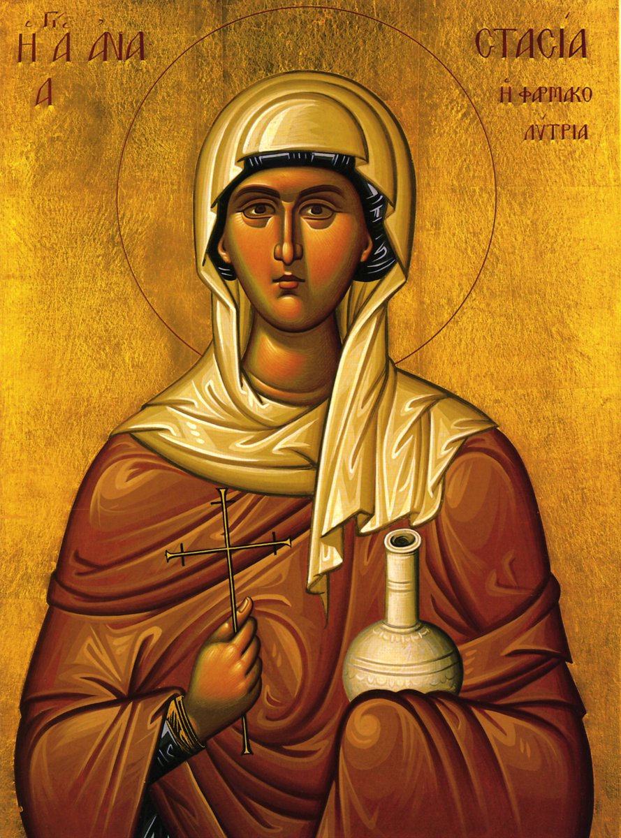 Christianos_777's tweet photo. Αγία Αναστασία η Μεγαλομάρτυς η Φαρμακολύτρια
22 Δεκεμβρίου 2025

Η καταγωγή της Αγίας Αναστασίας ήταν από την Ρώμη. Ο πατέρας της ονομαζόταν Πραιτεξτάτος και ήταν Ρωμαίος πατρίκιος ενώ την μητέρα της την έλεγαν Φαύστα. Η Αναστασία διακρινόταν για την ομορφιά του σώματος, τη μόρφωση, το άμεμπτο ήθος και τη σωφροσύνη της.

Παντρεύτηκε σε νεαρή ηλικία τον Ποπλίωνα, άρχοντα των Ρωμαίων και φανατικό ειδωλολάτρη. Η Αναστασία όμως, κατηχήθηκε στο λόγο του Χριστού και έλαβε το Θείο Βάπτισμα. Επειδή δεν φανέρωσε δημόσια, λόγω του ανδρός της, την χριστιανική της πίστη βοηθούσε κρυφά όσους είχαν ανάγκη από ένα χέρι βοηθείας ή ένα λόγο παρηγοριάς. Ντυνόταν πενιχρά και μετέβαινε στις φυλακές πηγαίνοντας τροφή και χρήματ��. Γι' αυτό ονομάστηκε «Φαρμακολύτρια».

Όταν έμαθε ο Ποπλίωνας την δράση της Αγίας, εξοργίστηκε. Αρχικά προσπάθησε να την μεταπείσει με συμβουλές. Όμως, η Αναστασία παρέμενε ακλόνητη στην πίστη της ακόμα και όταν την κακοποίησε. Αυτή η επιμονή της, εξόργισε τον Ποπλίωνα και την κατέδωσε στον αυτοκράτορα Διοκλητιανό, ο οποίος διέταξε την φυλάκισή της. Επειδή εξακολουθούσε να υμνολογεί τον Κύριο, ο Διοκλητιανός διέταξε τον βασανισμό της.

Τελικά η αγία Αναστασία παρέδωσε το πνεύμα της στην πυρά το 290 μ.Χ.